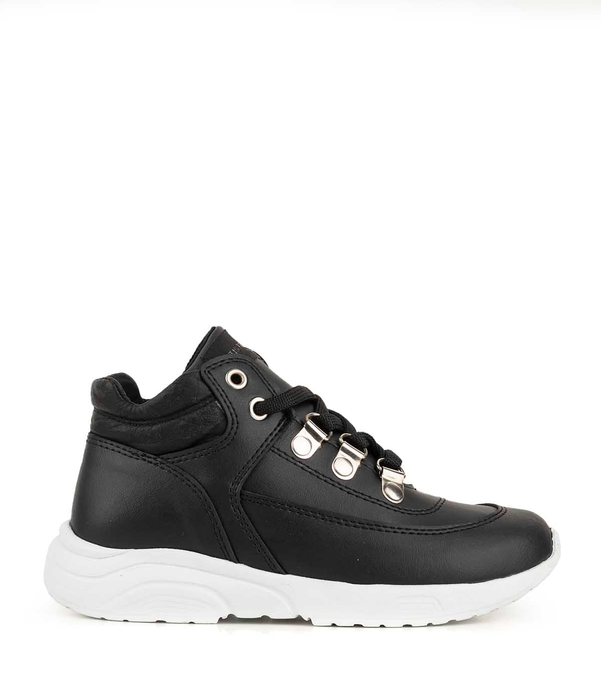 Zapatilla simil urbana
