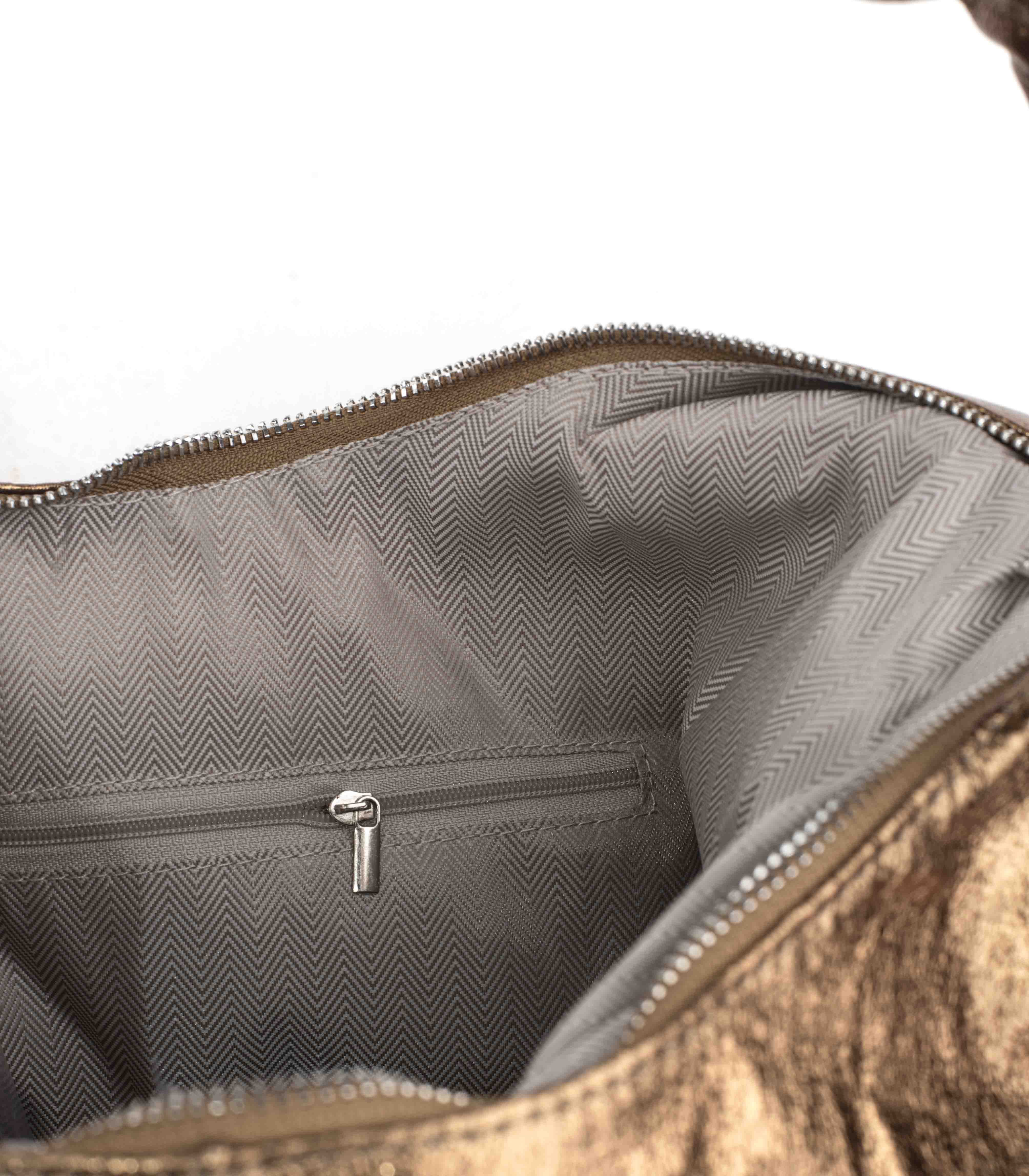 Cartera hobo en simil cuero de Batistella — imagen 5