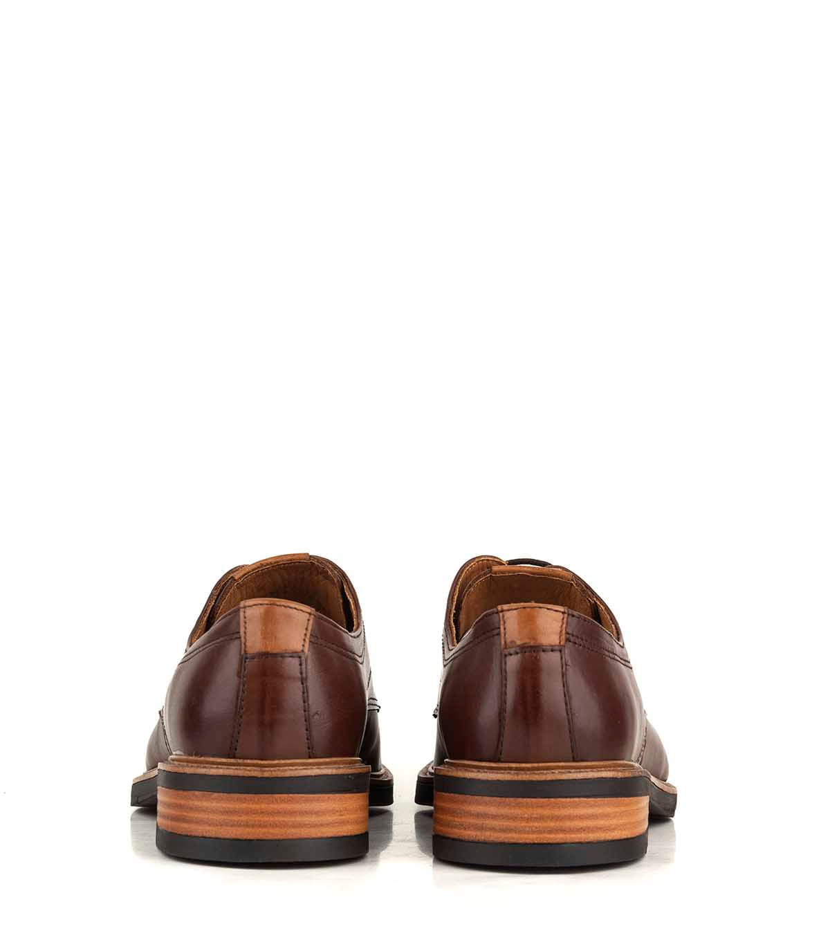 Zapato de cuero clásico con base de goma — imagen 5