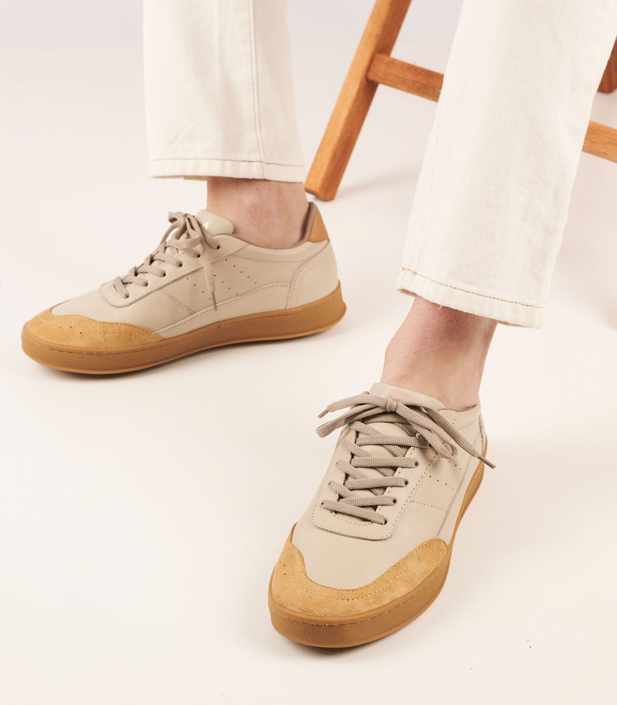 Zapatilla urbana de cuero con puntera en gamuza Batistella