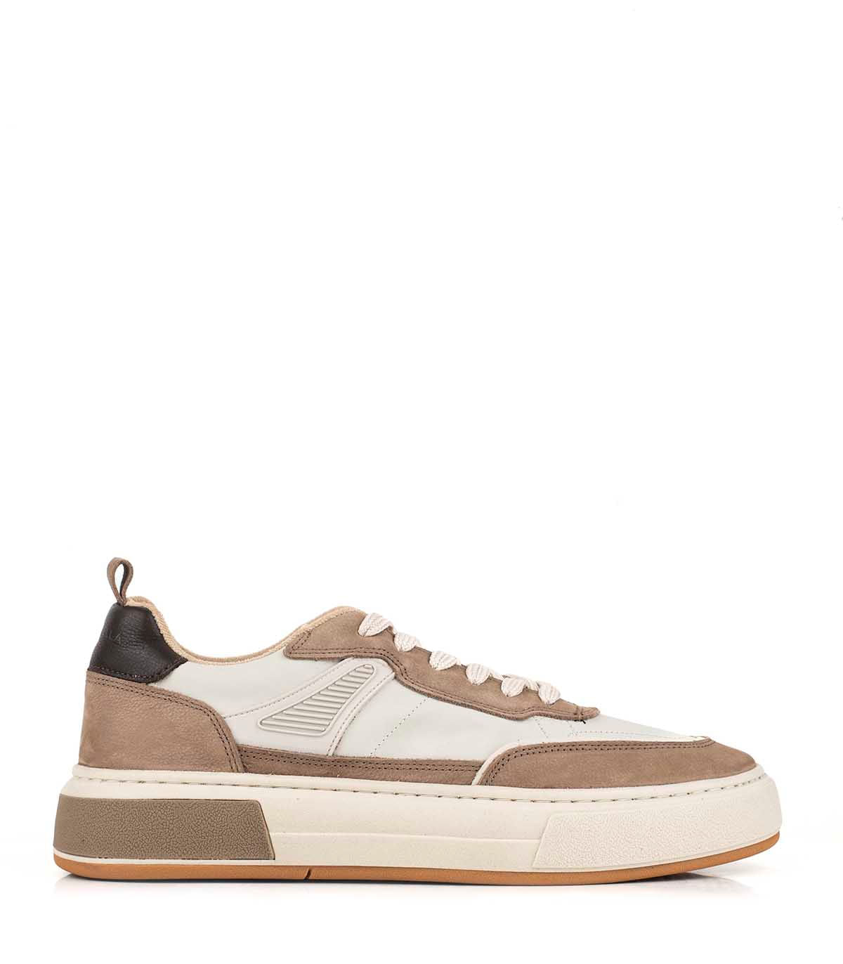 Zapatilla de cuero con base ancha y gamuza