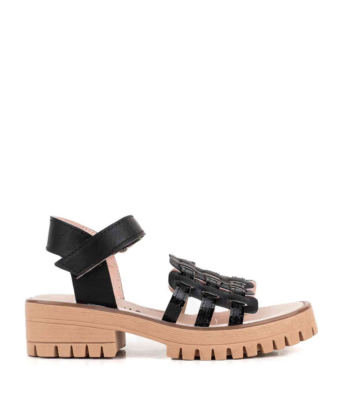 Sandalia simil cuero con base y tiras