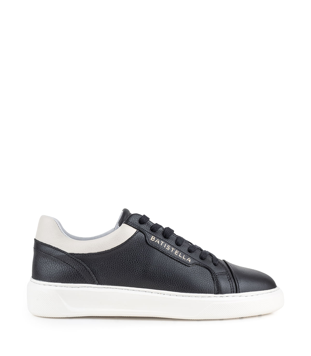 Zapatilla urbana de cuero con base blanca