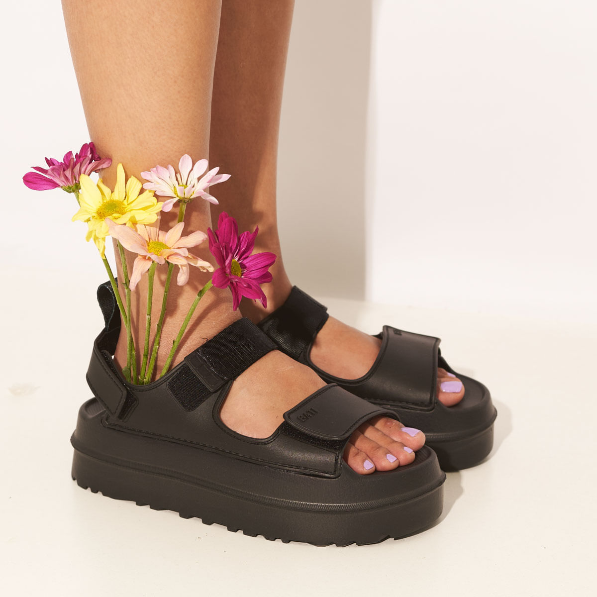 Sandalias Greta confeccionadas en goma con tiras
