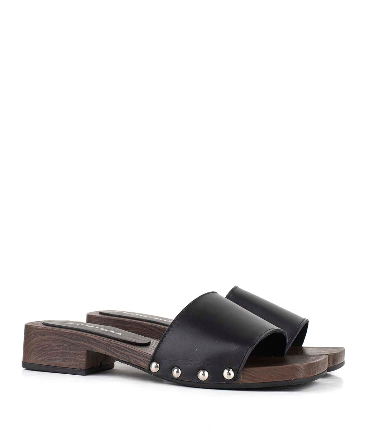 Zuecos de cuero con taco bajo y tachas — imagen 5