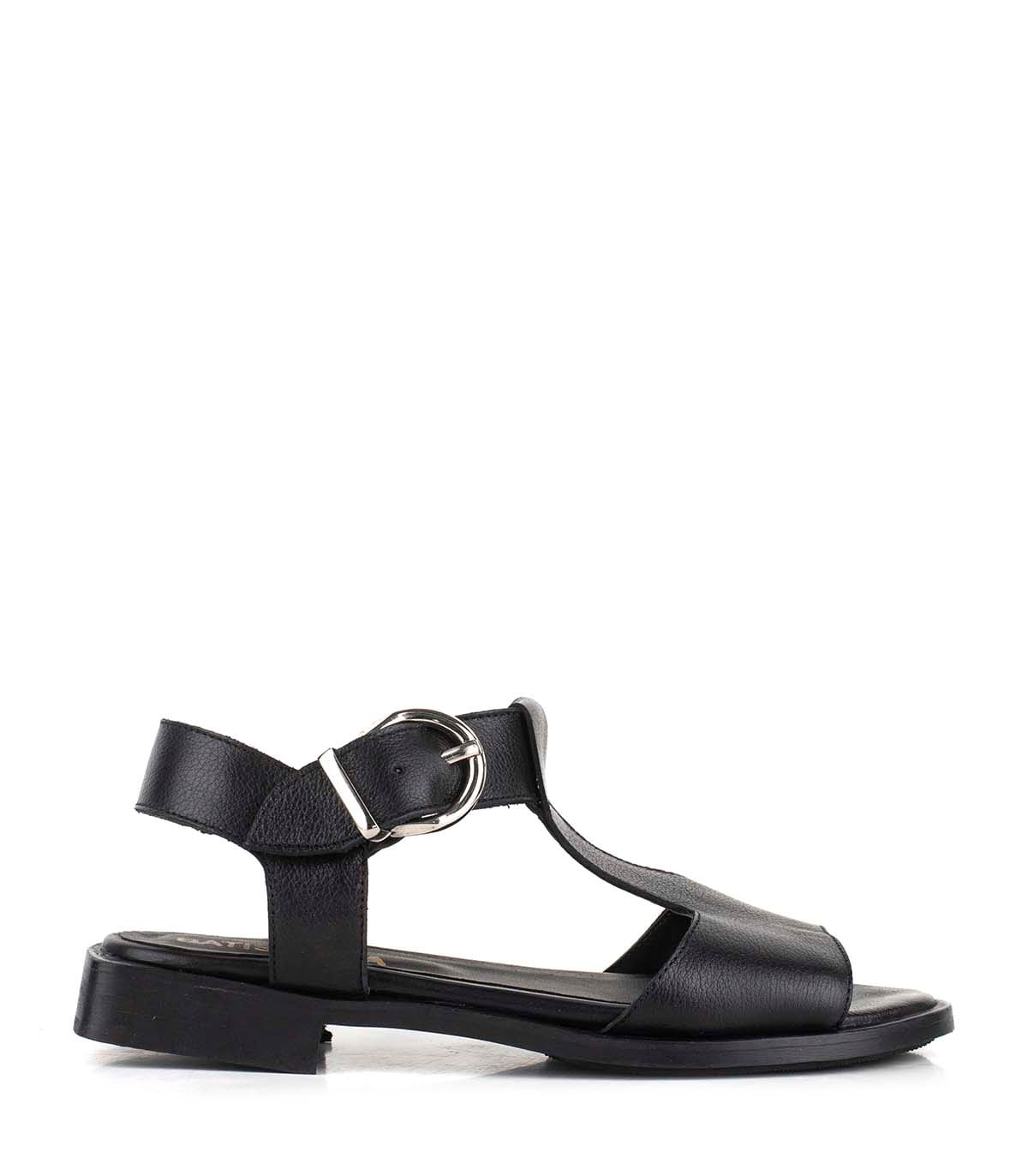 Sandalias bajas de cuero con hebilla regulable
