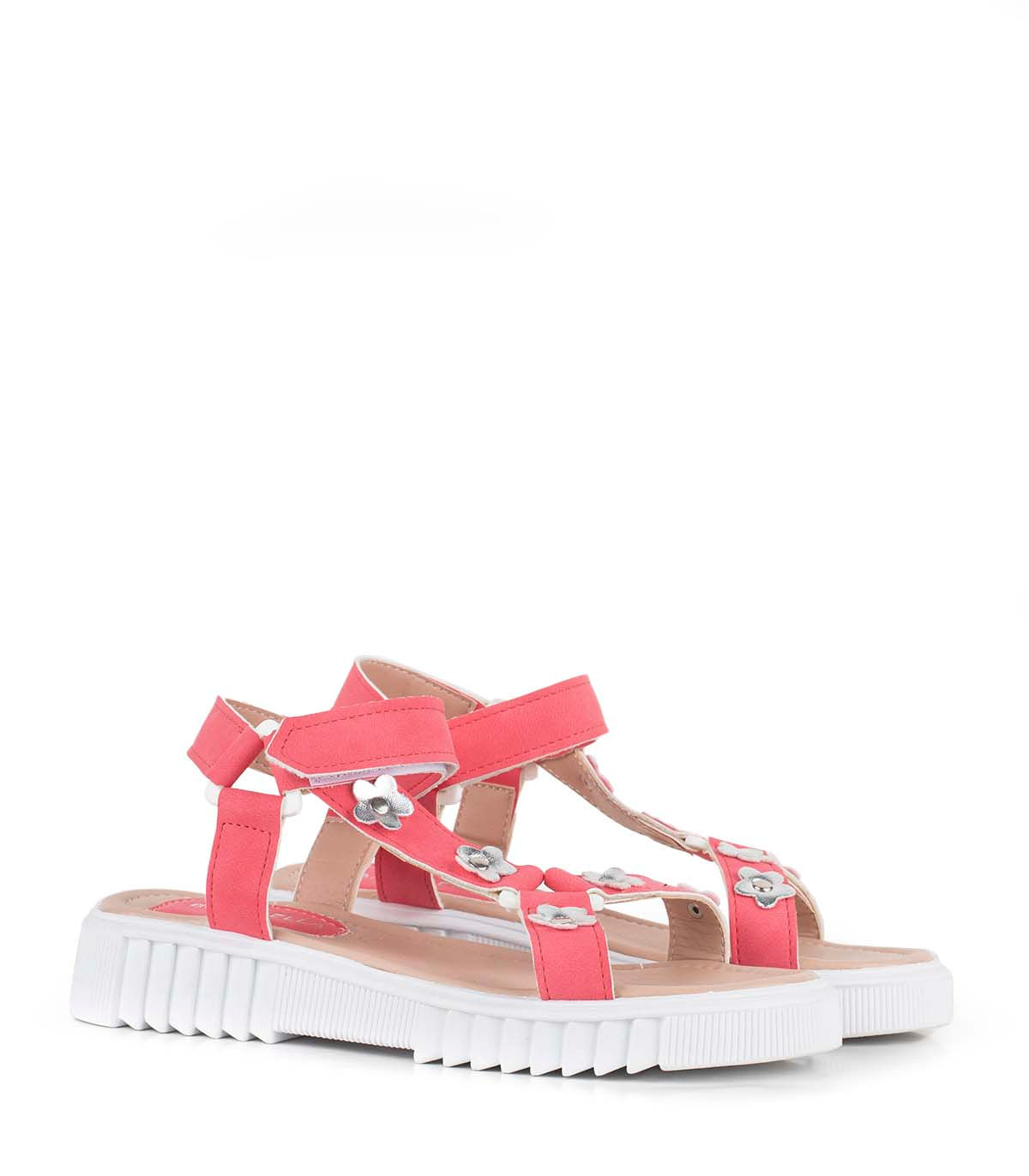 Sandalias de simil cuero con flores aplicadas — imagen 4