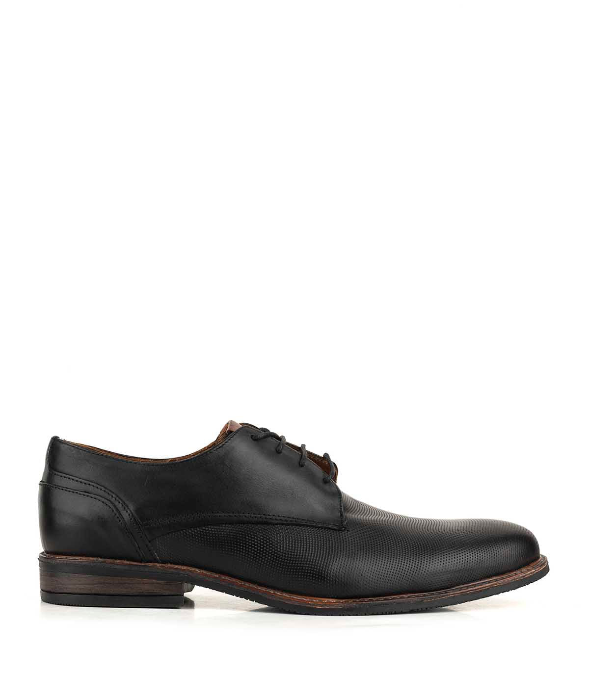 Zapato de vestir de cuero con textura