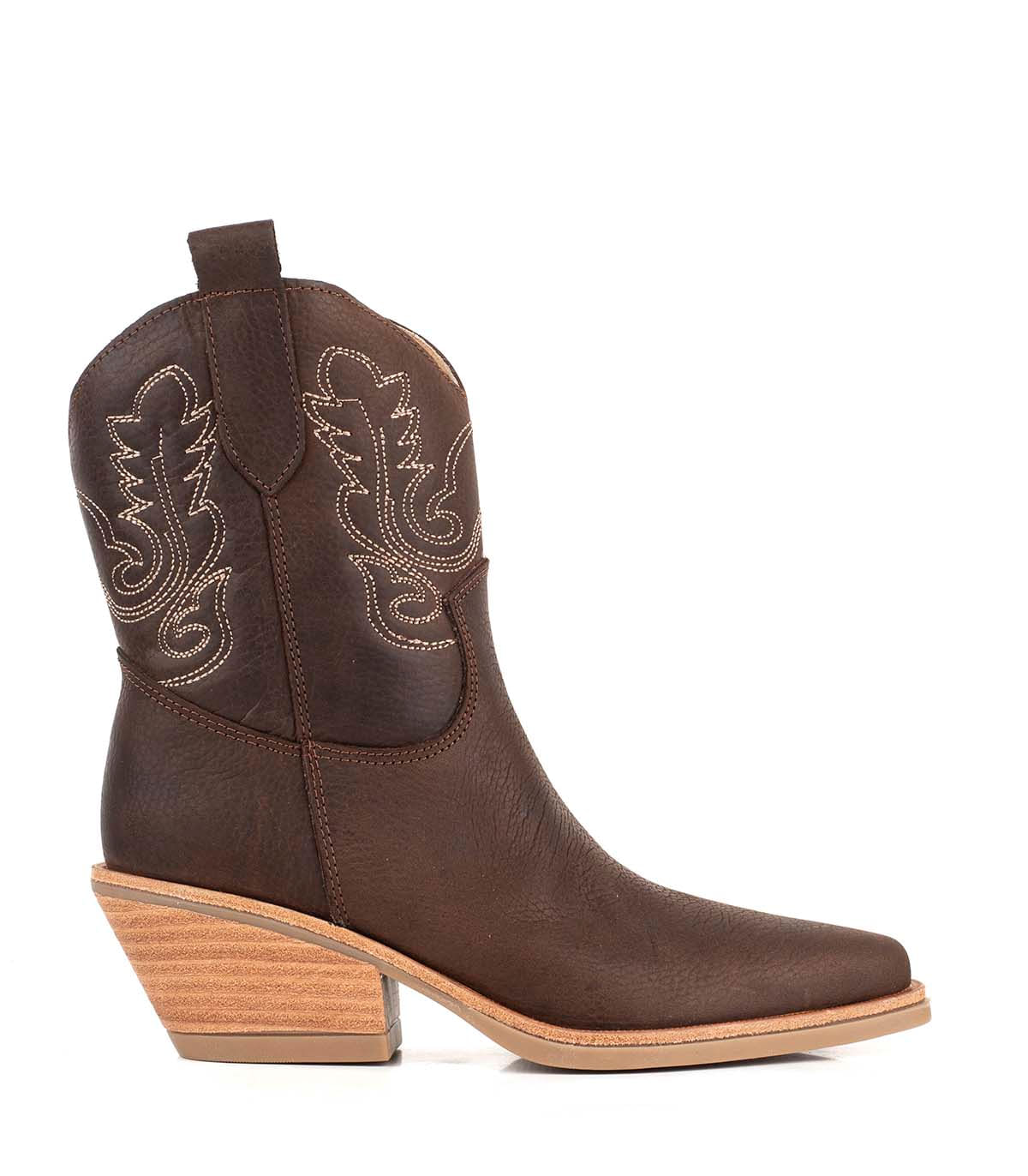 Bota corta texana de cuero con bordado y taco medio