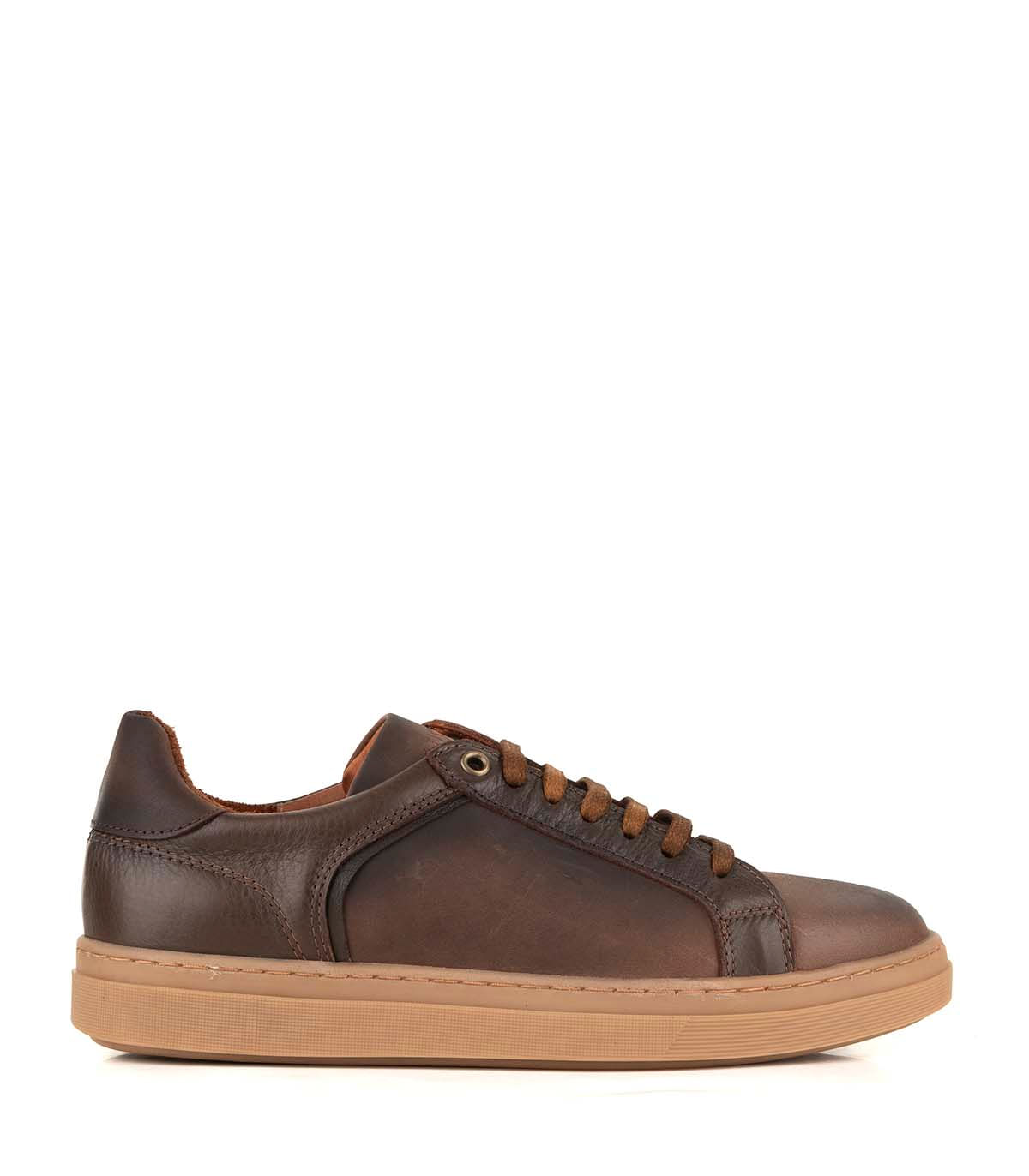 Zapatilla urbana de hombre en cuero engrasado