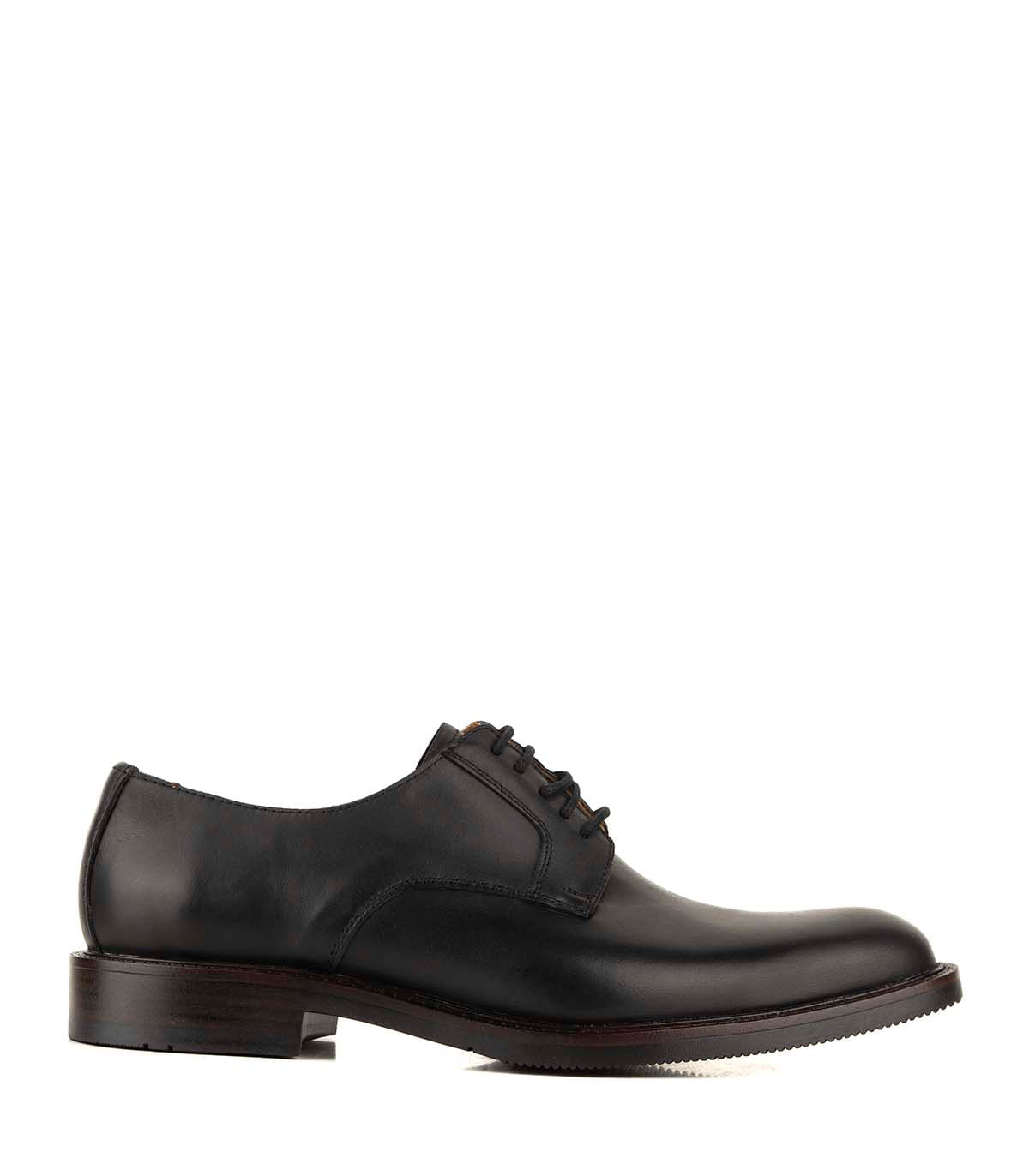 Zapato clásico de cuero acordonado