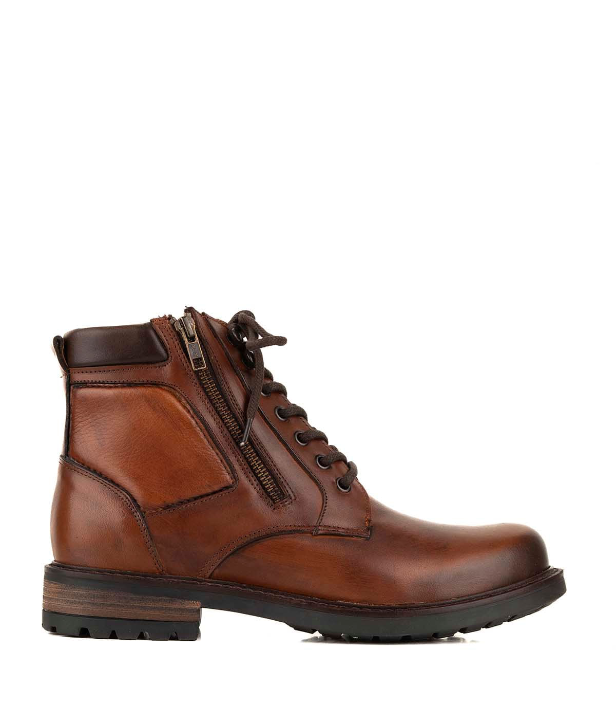 Borcego de cuero con cierre lateral y cordones