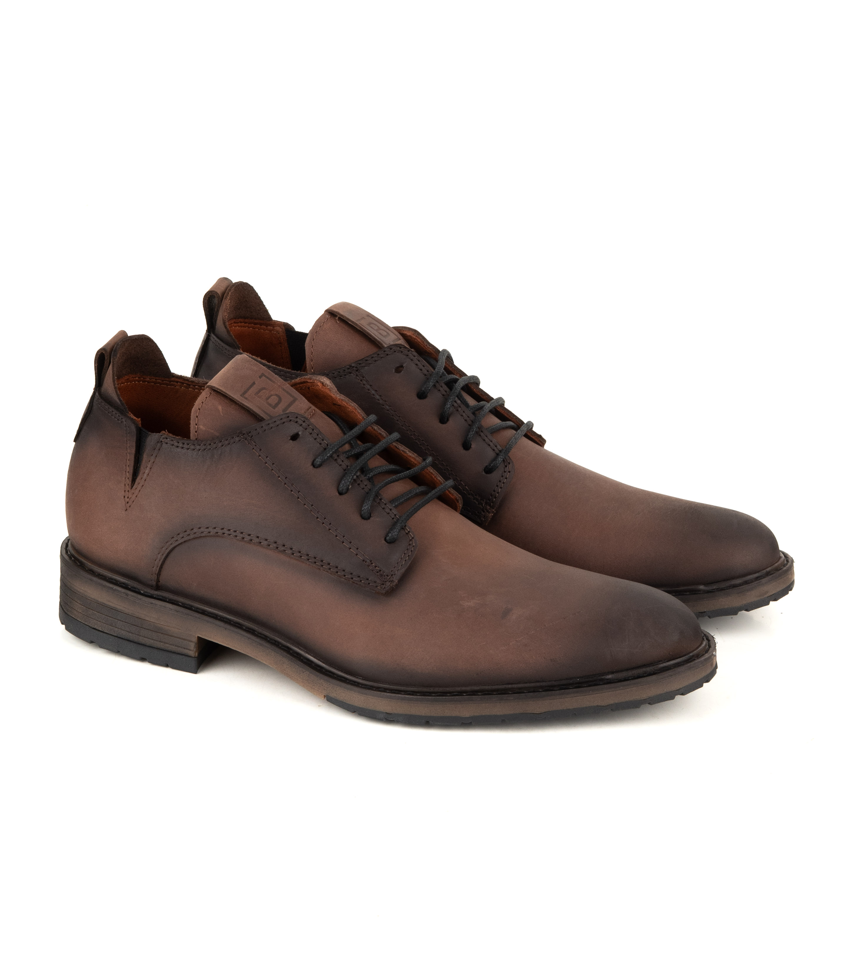 Zapato de cuero engrasado acordonado — imagen 7