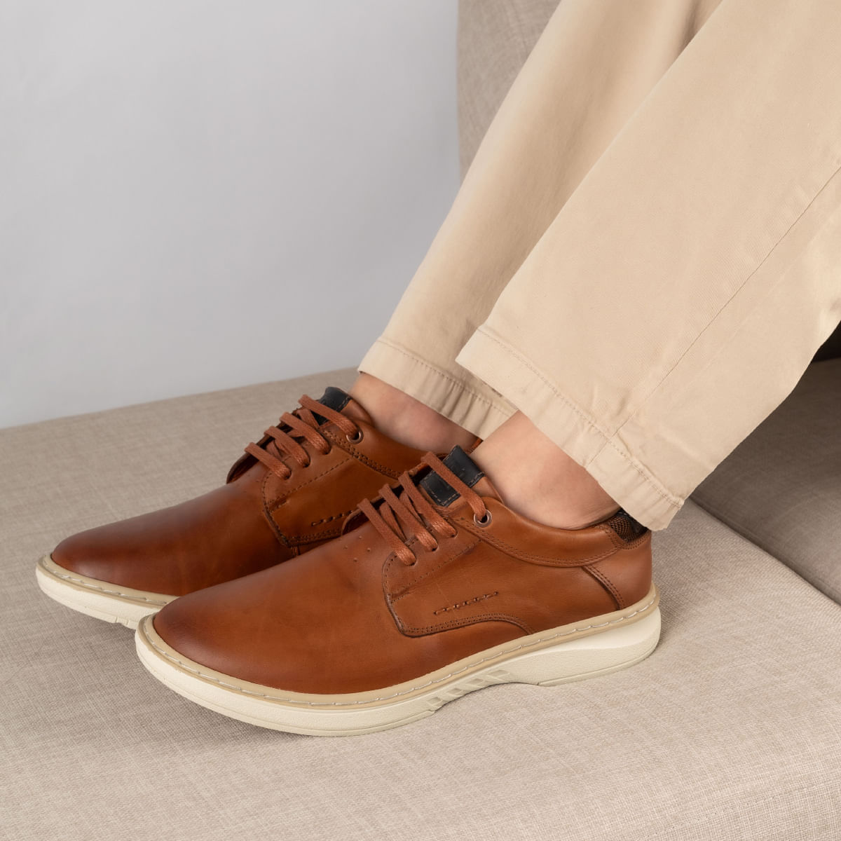Zapato casual de cuero con base deportiva
