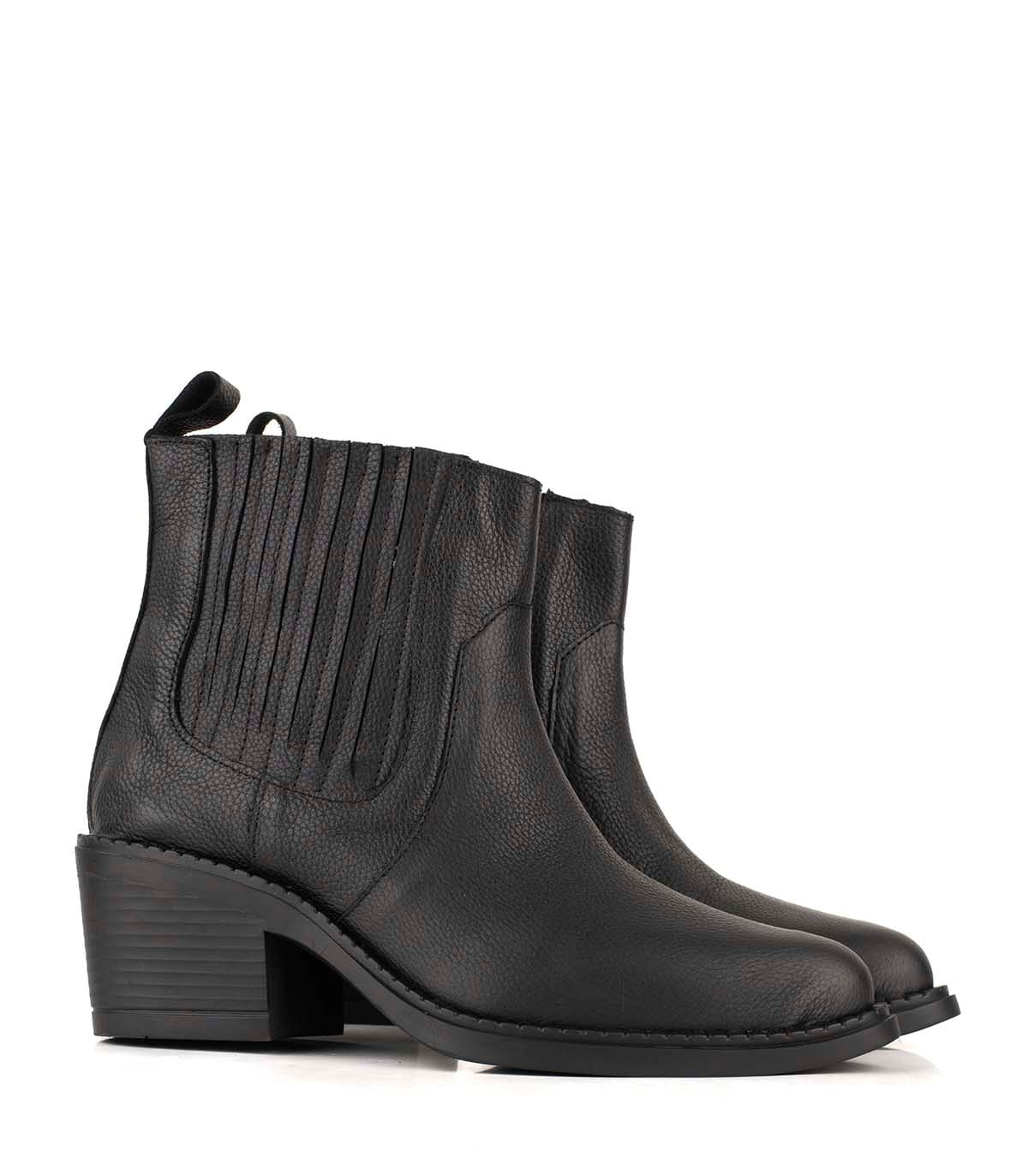 Bota corta de cuero con detalle de tiras — imagen 4