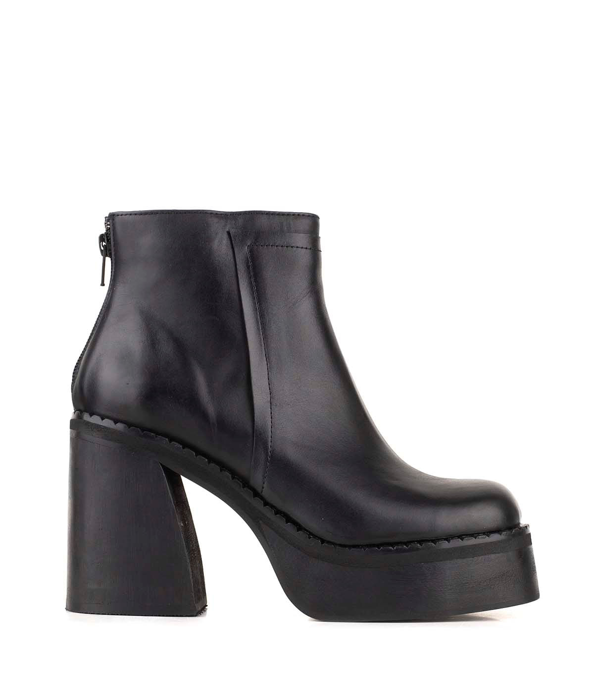 Bota corta de cuero con plataforma y taco alto