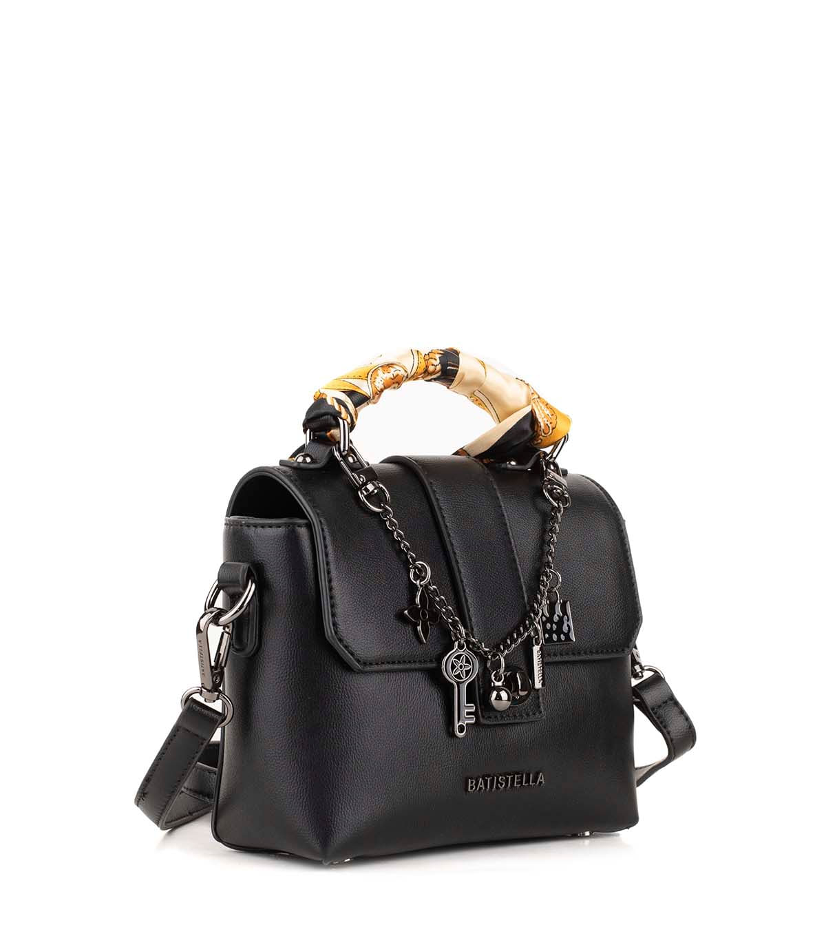 Bandolera de simil cuero con solapa y charms decorativos — imagen 2