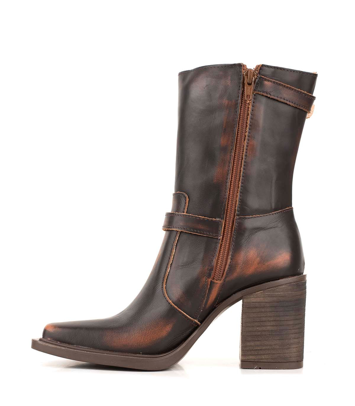 Bota corta de cuero con hebillas y taco alto — imagen 2