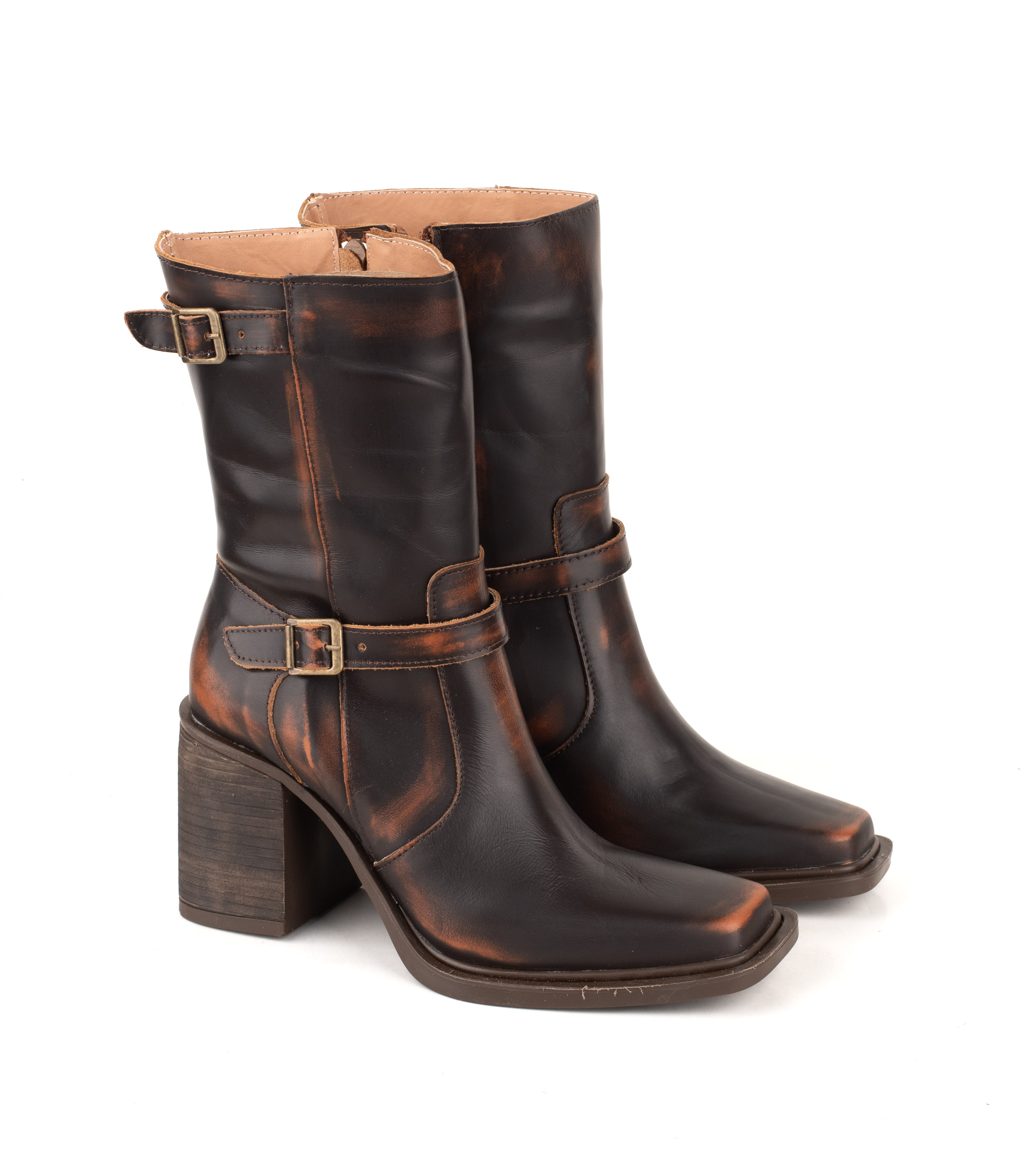 Bota corta de cuero con hebillas y taco alto — imagen 5