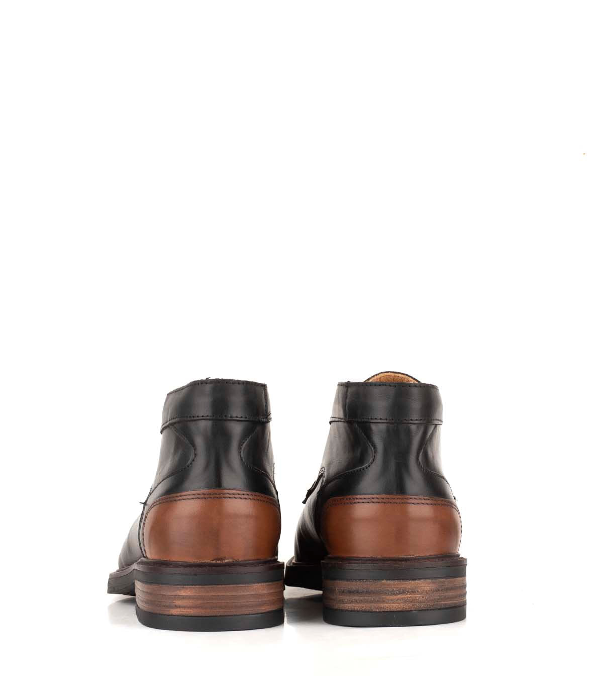 Bota de cuero lisa con cordones y detalle combinado — imagen 4