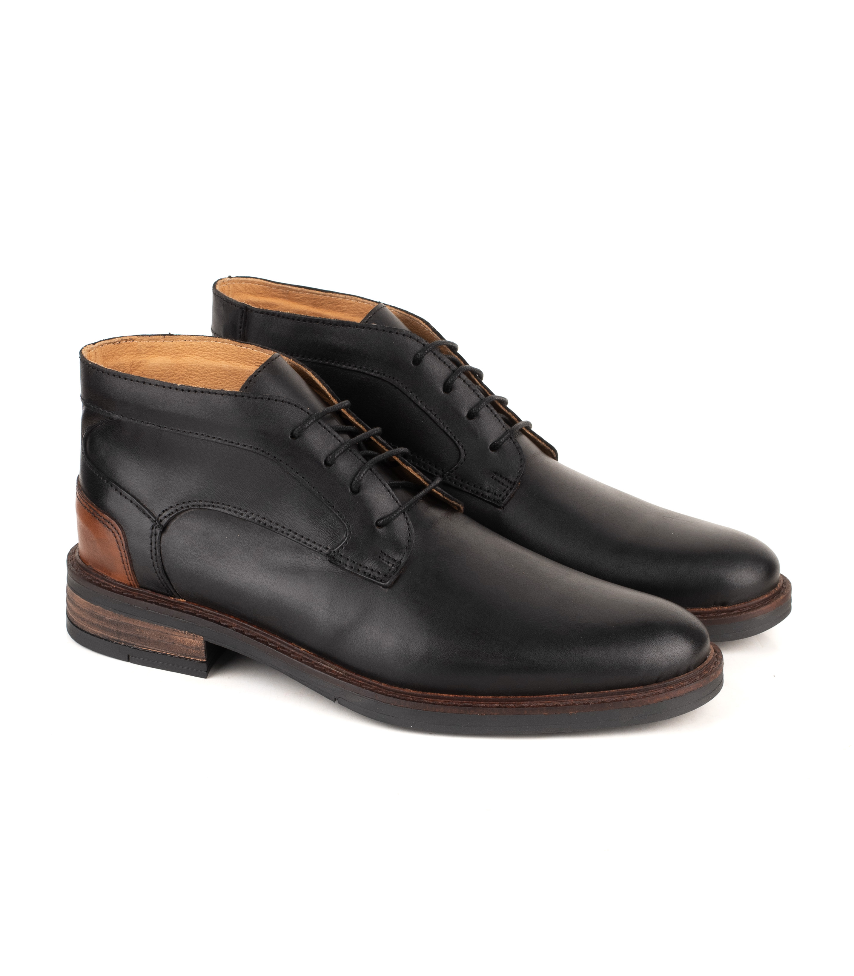 Bota de cuero lisa con cordones y detalle combinado — imagen 6