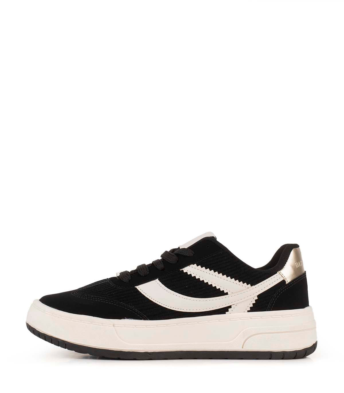 Zapatilla urbana de simil cuero con detalles metalizados Batistella silver — imagen 2