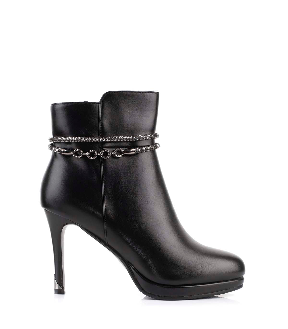 Bota corta de simil cuero con taco alto y detalle Batistella