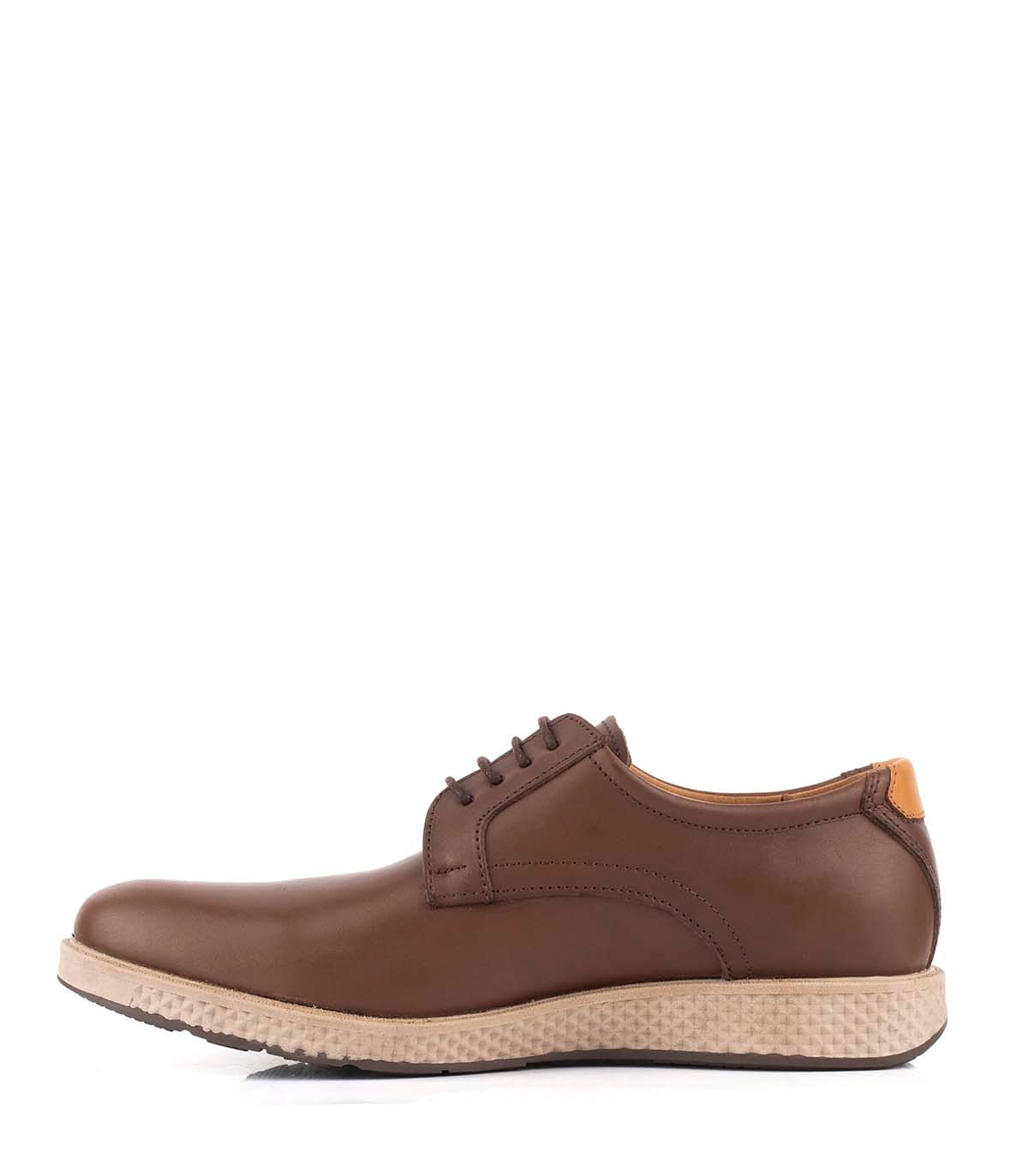 Zapato de cuero con cordones y suela texturada — imagen 2