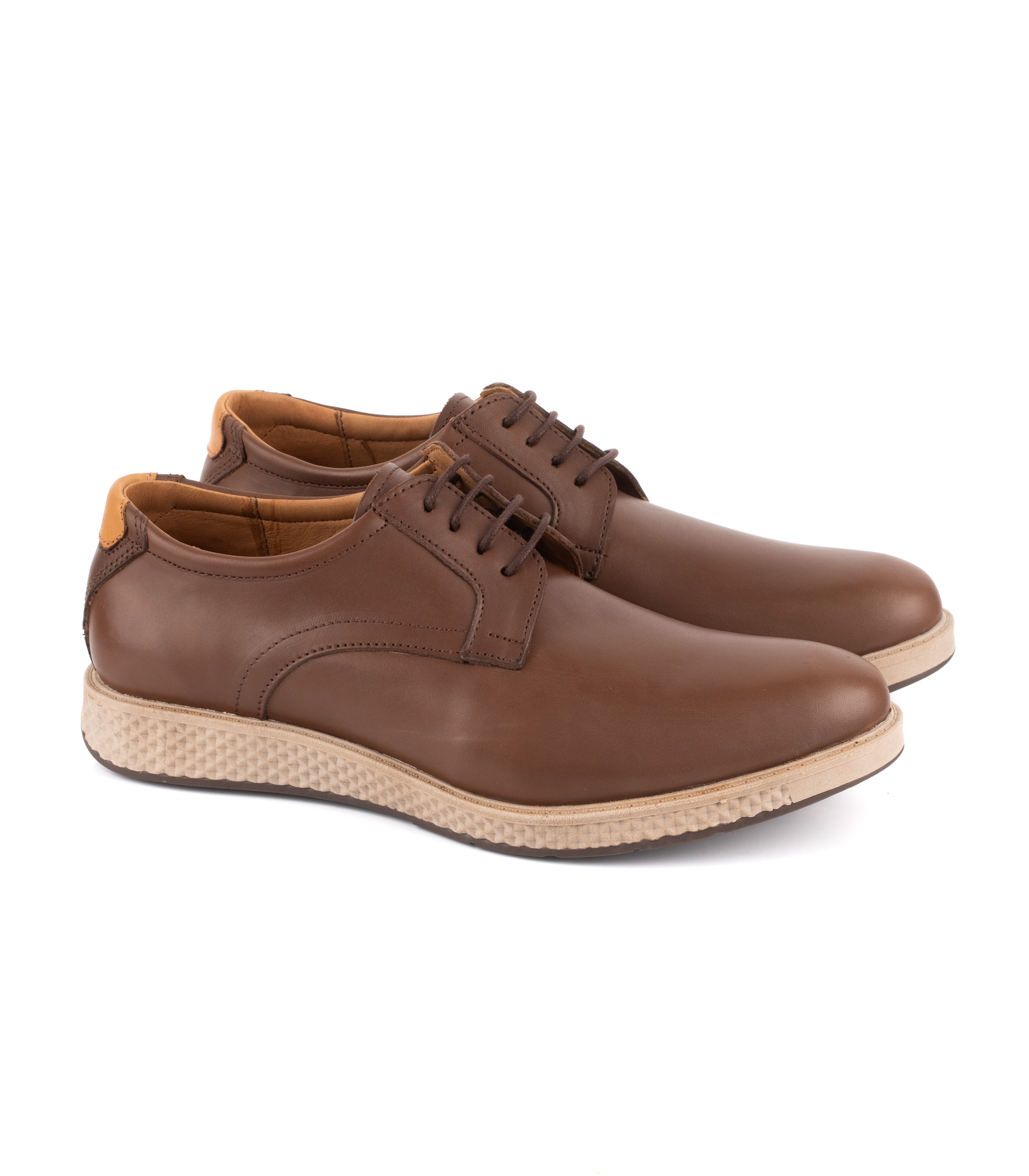 Zapato de cuero con cordones y suela texturada — imagen 6