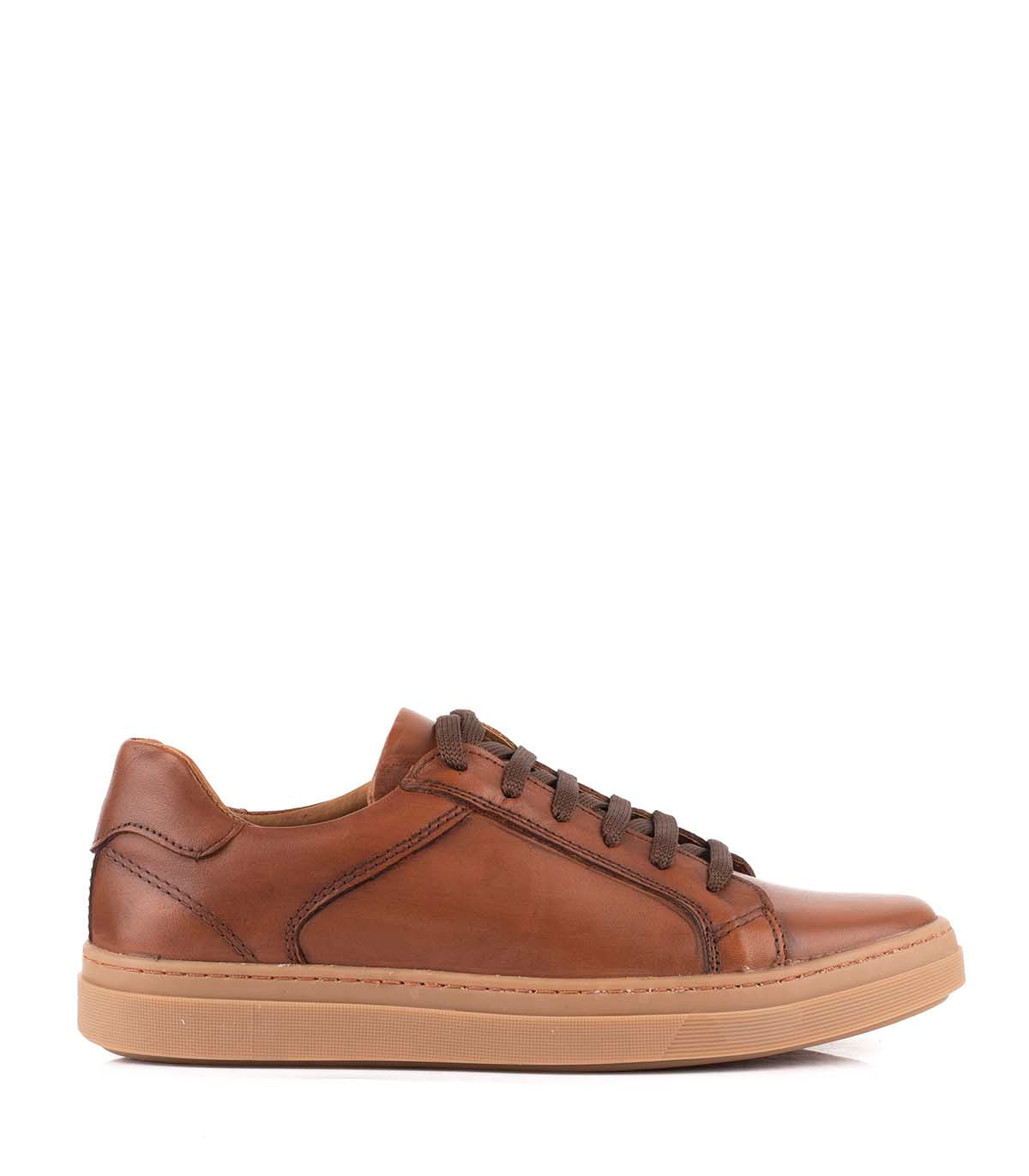 Zapatilla urbana de cuero acordonada