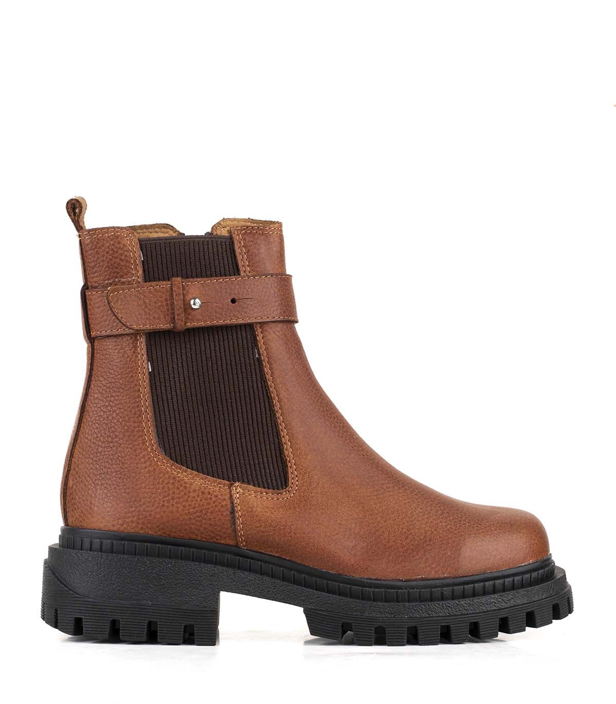 Bota corta de cuero con elástico lateral y cierre