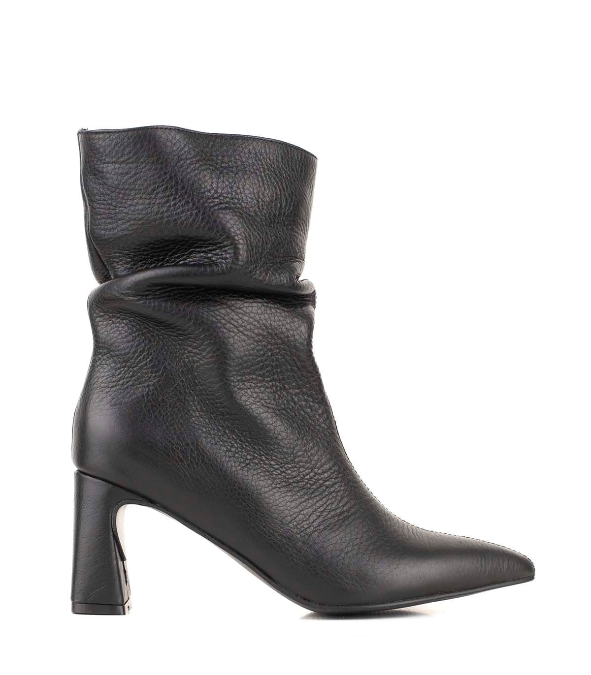 Bota corta de cuero con taco medio