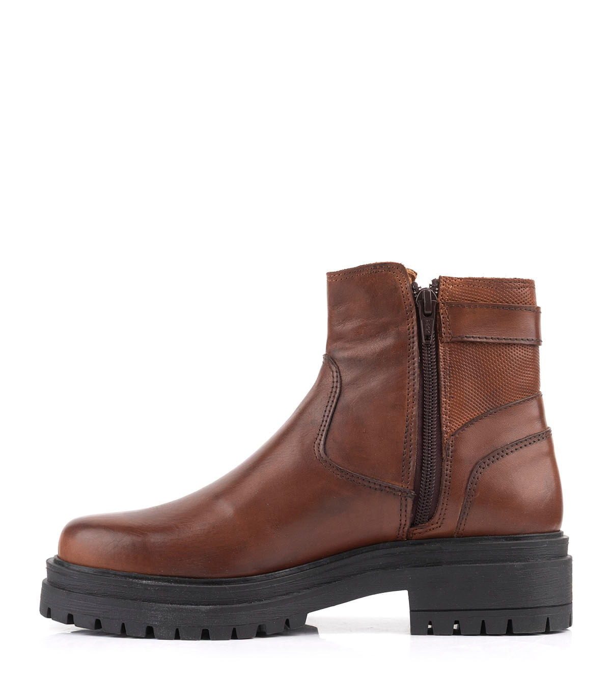 Botas cortas de cuero con base chunky y detalle texturado — imagen 2