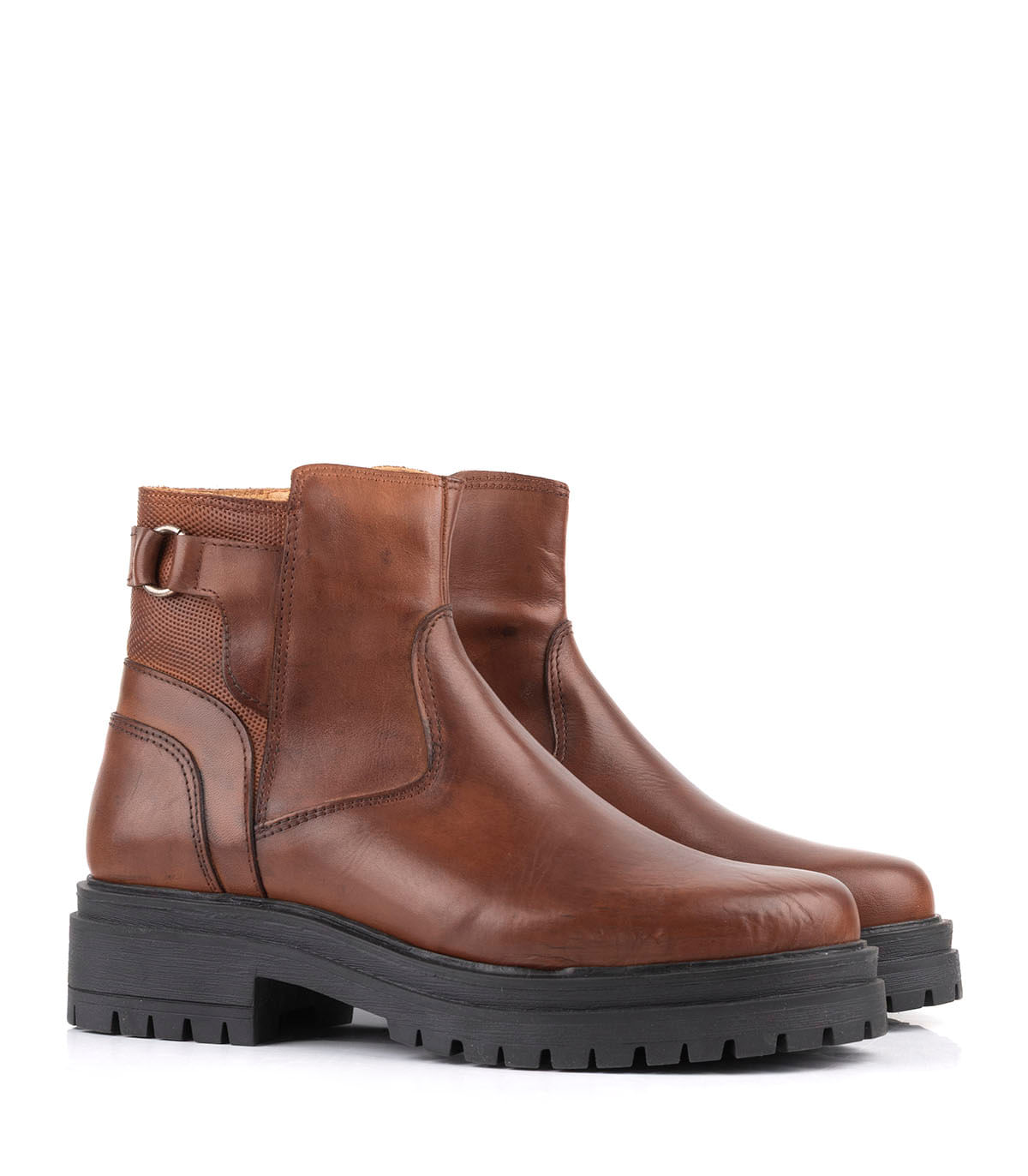 Botas cortas de cuero con base chunky y detalle texturado — imagen 4