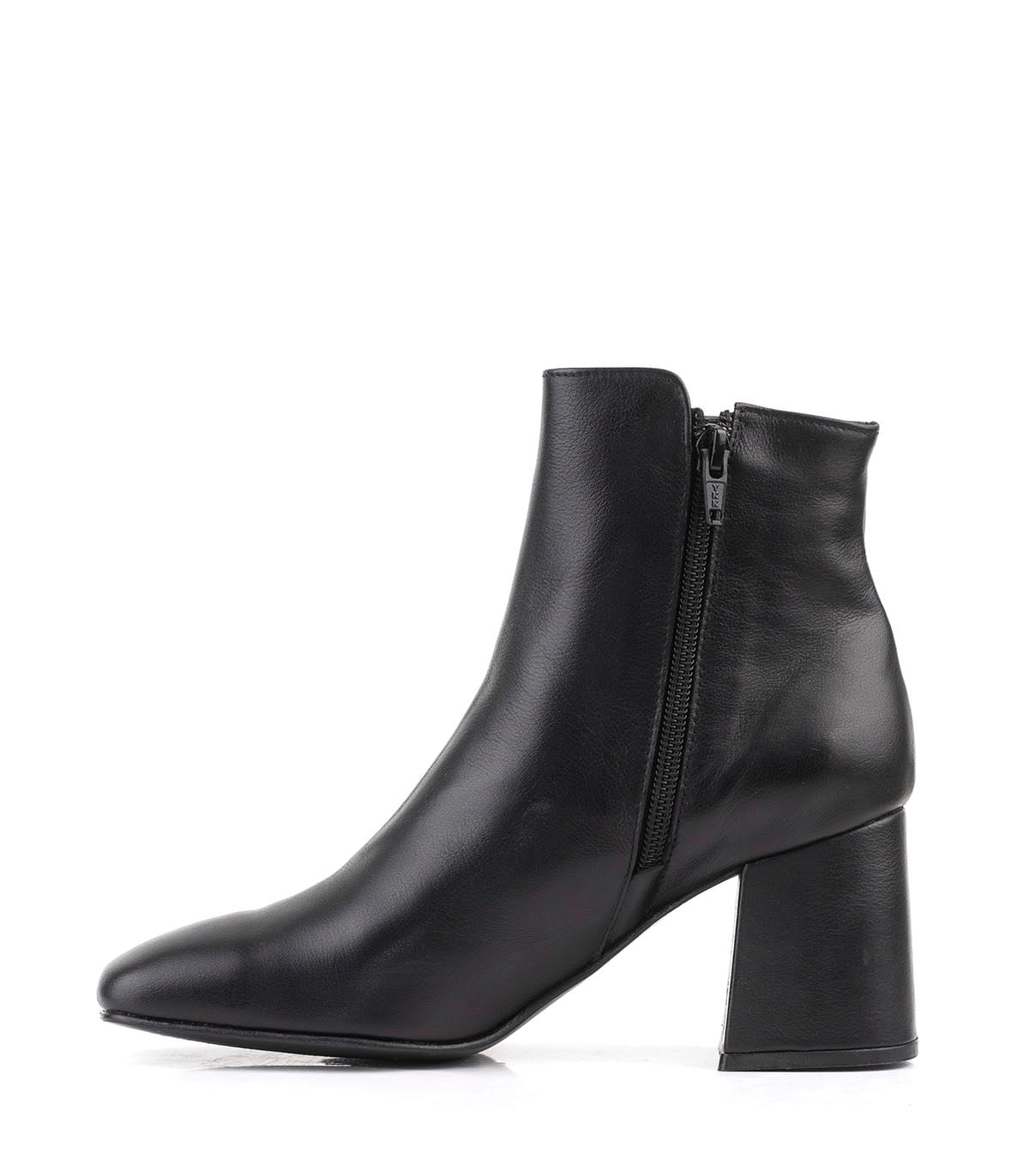 Botas cortas de cuero con taco alto y punta fina - Batistella — imagen 2