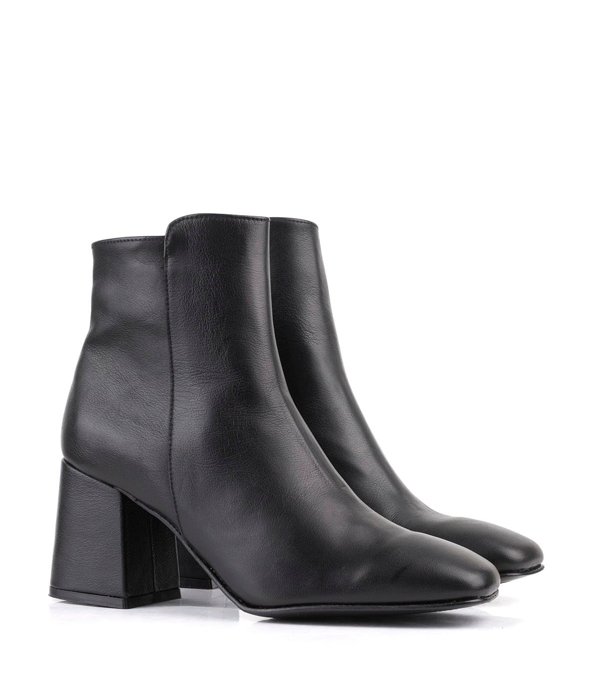Botas cortas de cuero con taco alto y punta fina - Batistella — imagen 4