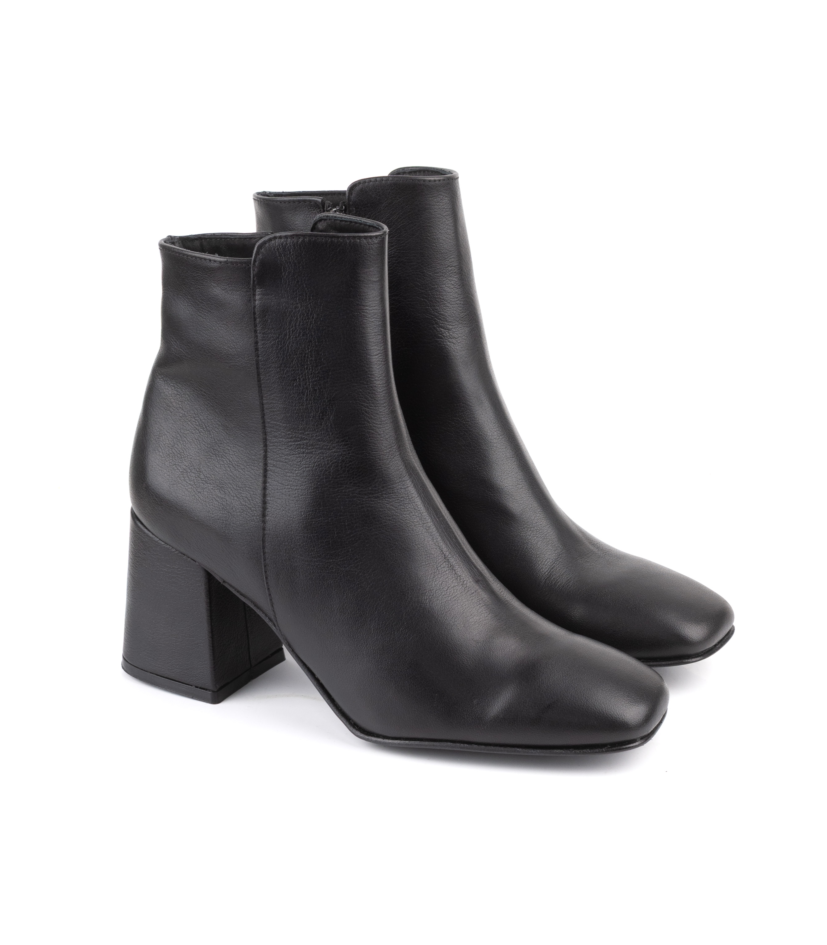 Botas cortas de cuero con taco alto y punta fina - Batistella — imagen 5