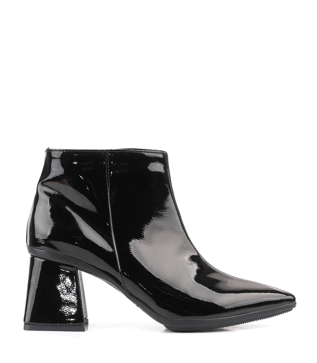 Botas cortas en simil charol con taco - Batistella
