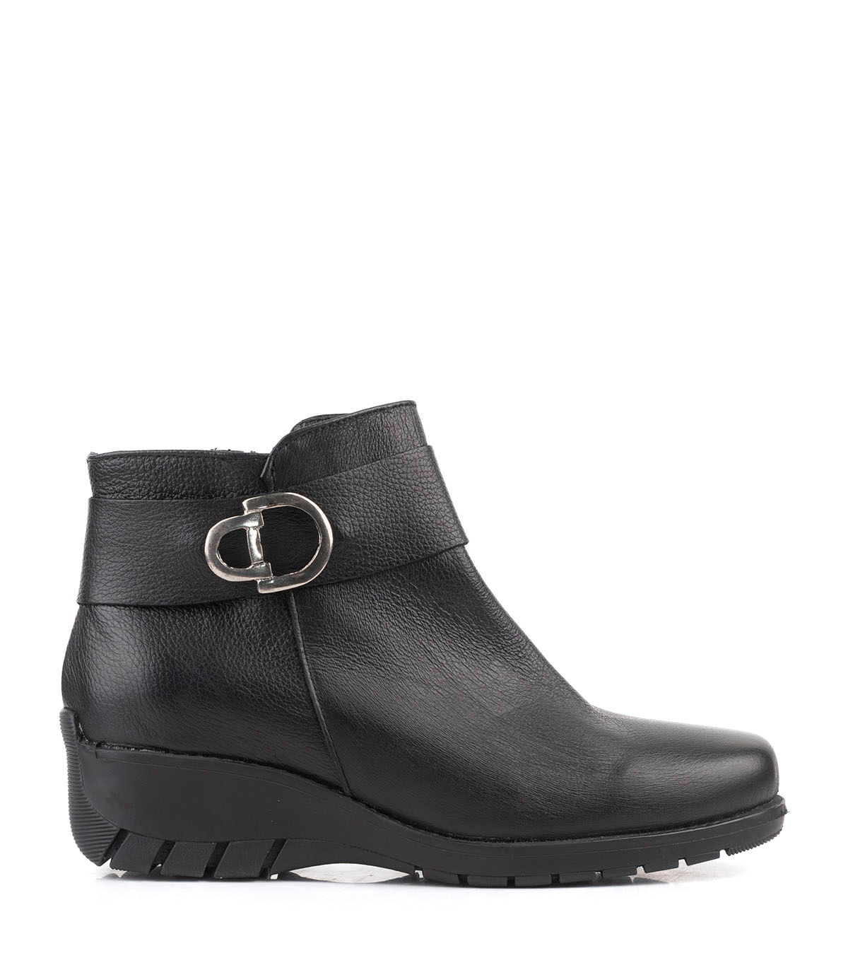 Botas cortas de cuero con hebilla decorativa