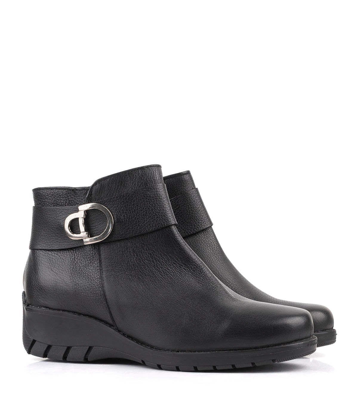 Botas cortas de cuero con hebilla decorativa — imagen 4