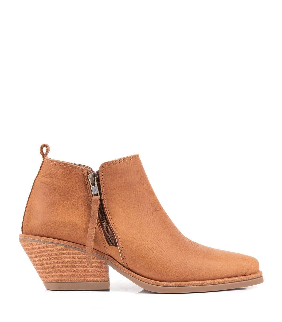 Botas cortas texanas en cuero con taco foliado