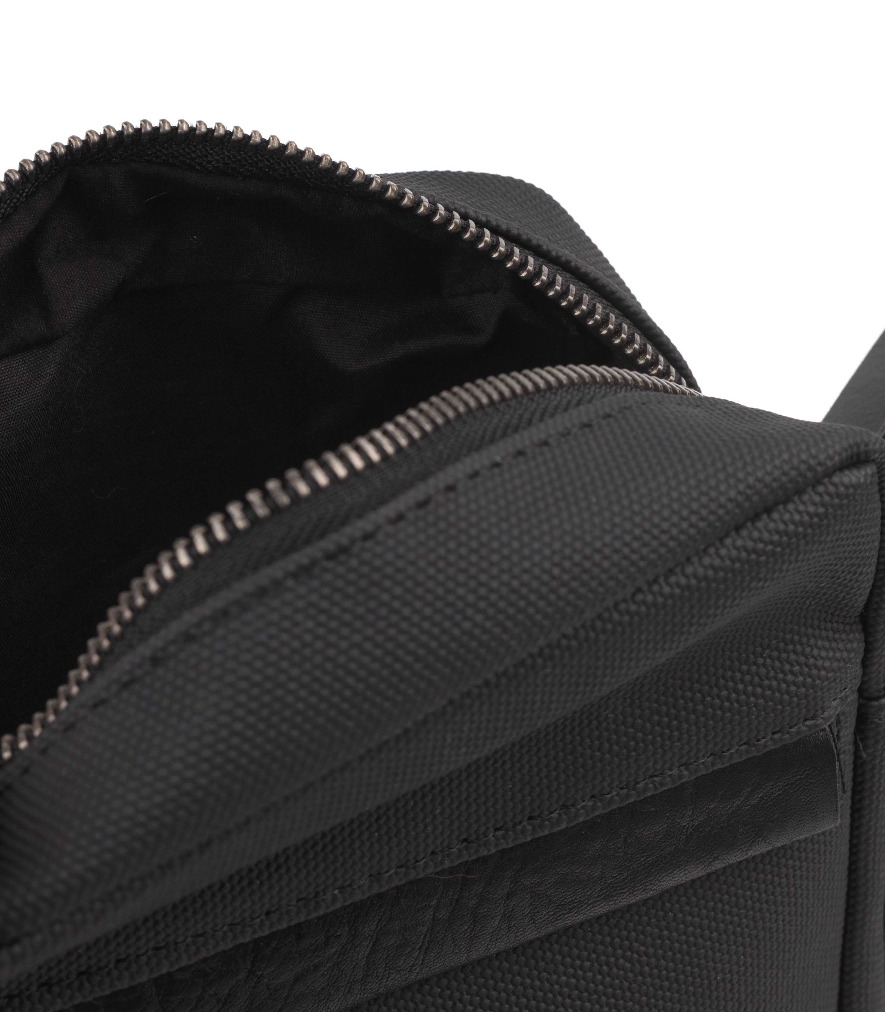 Bandolera morral de tela engomada negra de Batistella — imagen 6