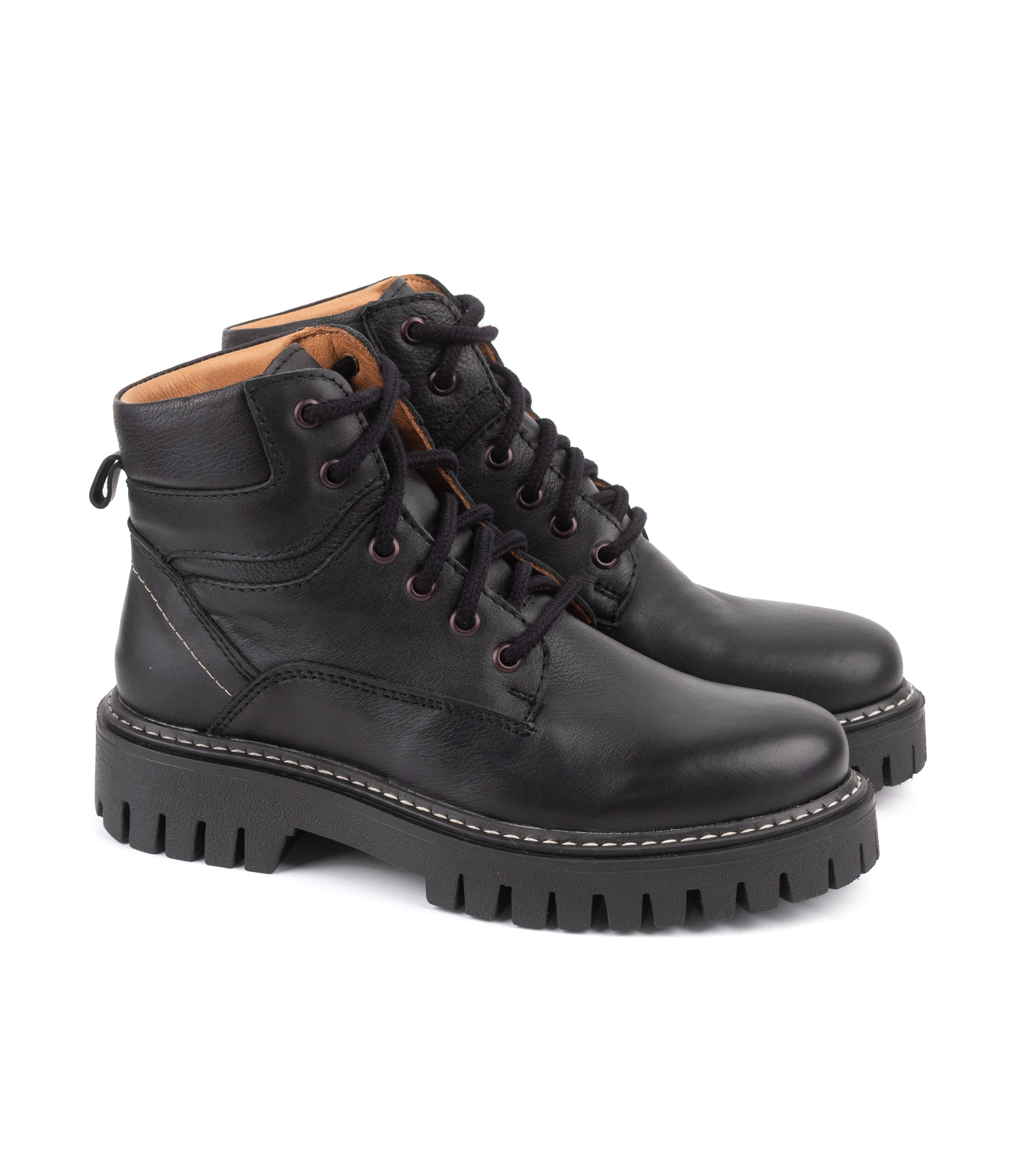 Borcegos de cuero con cordones y suela dentada — imagen 5