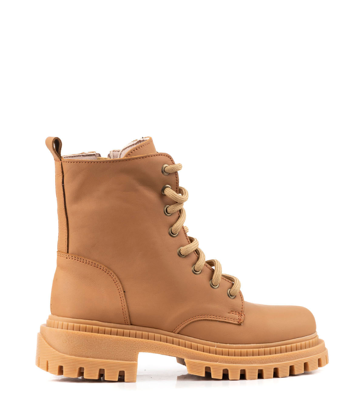 Borcego de cuero con suela tractorada Batistella camel