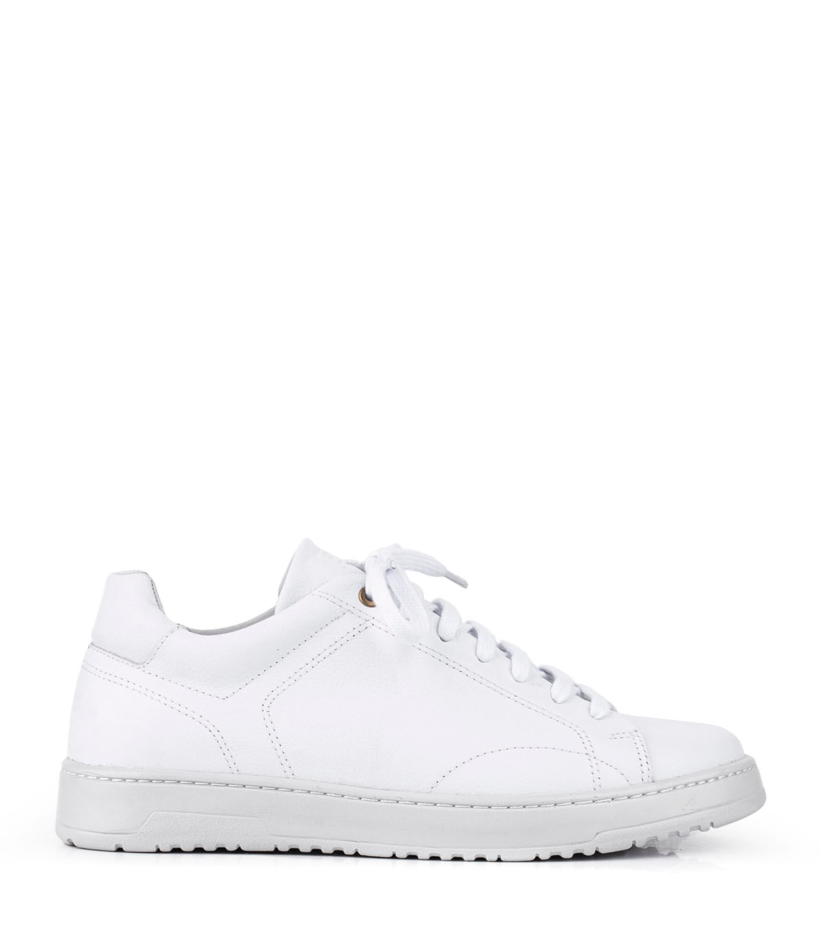 Zapatilla urbana de cuero acordonada