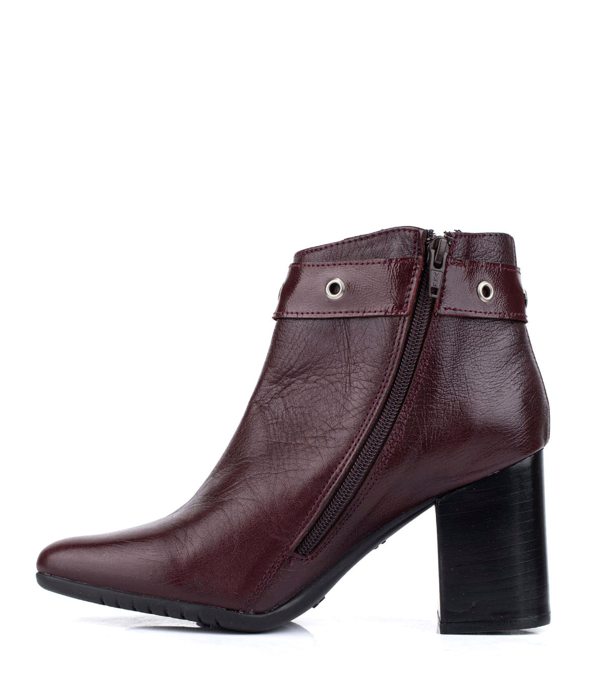 Bota corta de cuero con detalle de hebilla — imagen 2