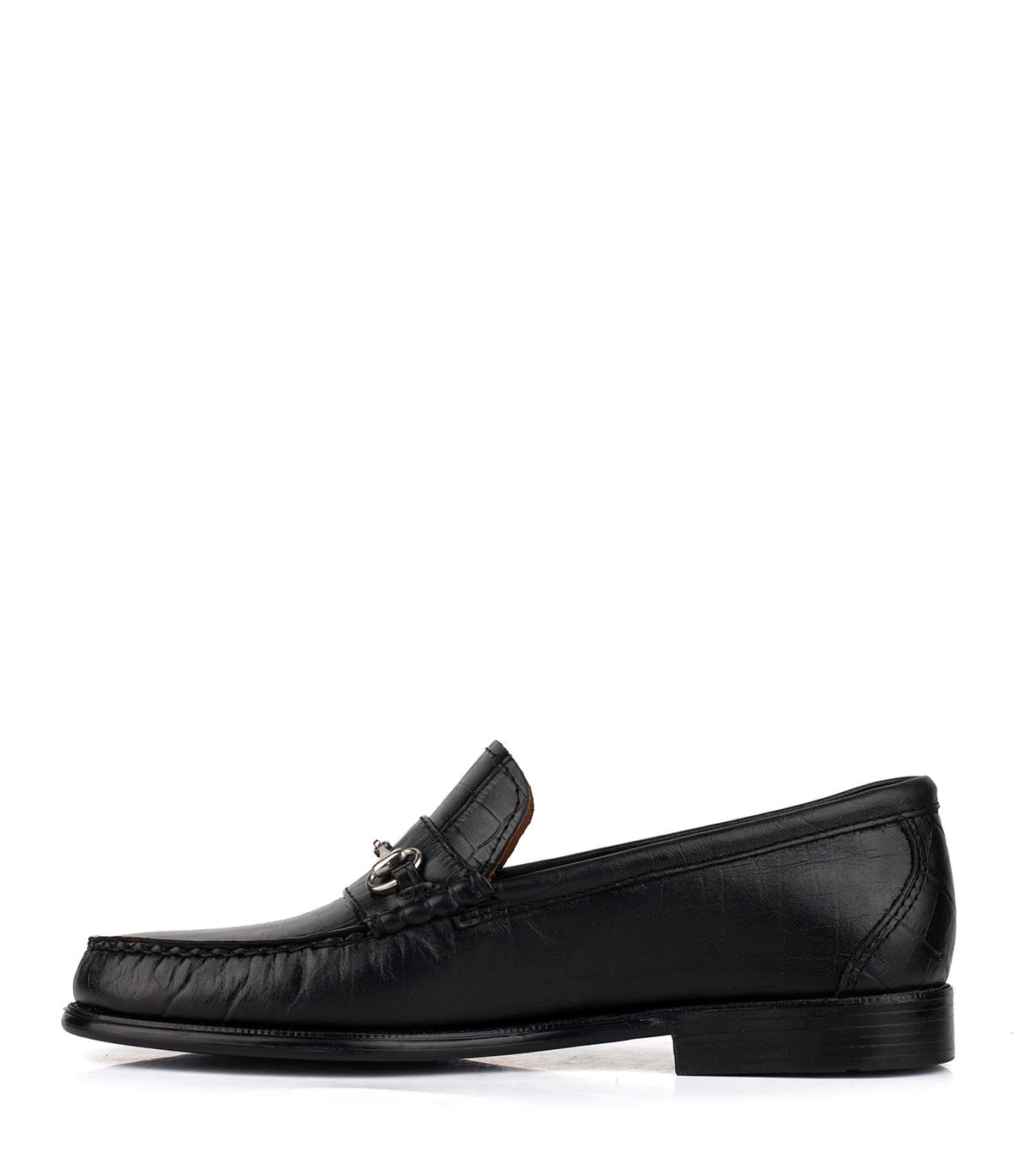 Mocasín de cuero con herraje y textura reptil — imagen 2