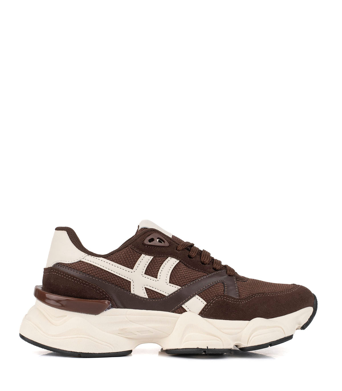 Zapatilla urbana de simil cuero con suela robusta
