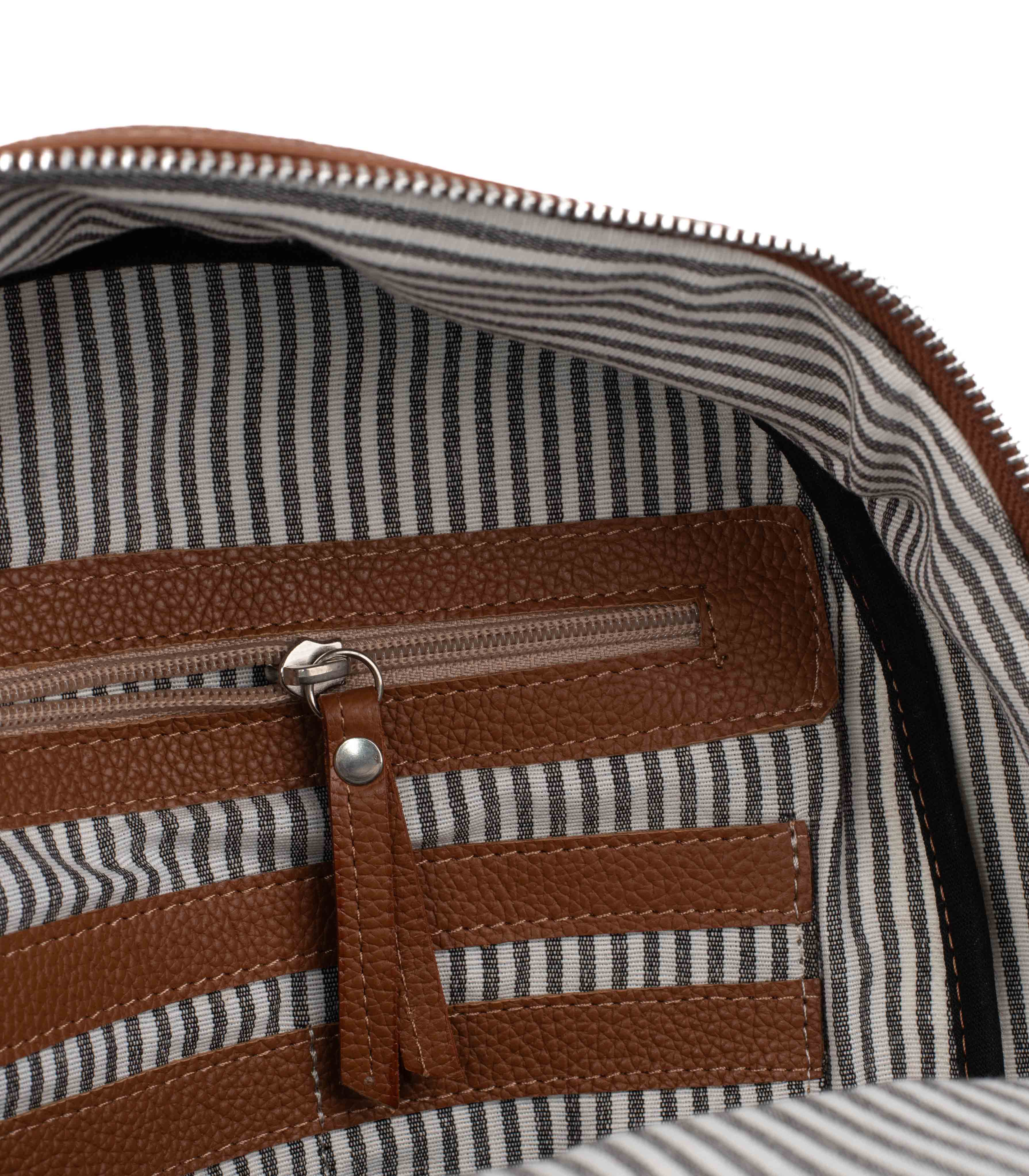 Mochila de cuero graneado con bolsillo frontal — imagen 6