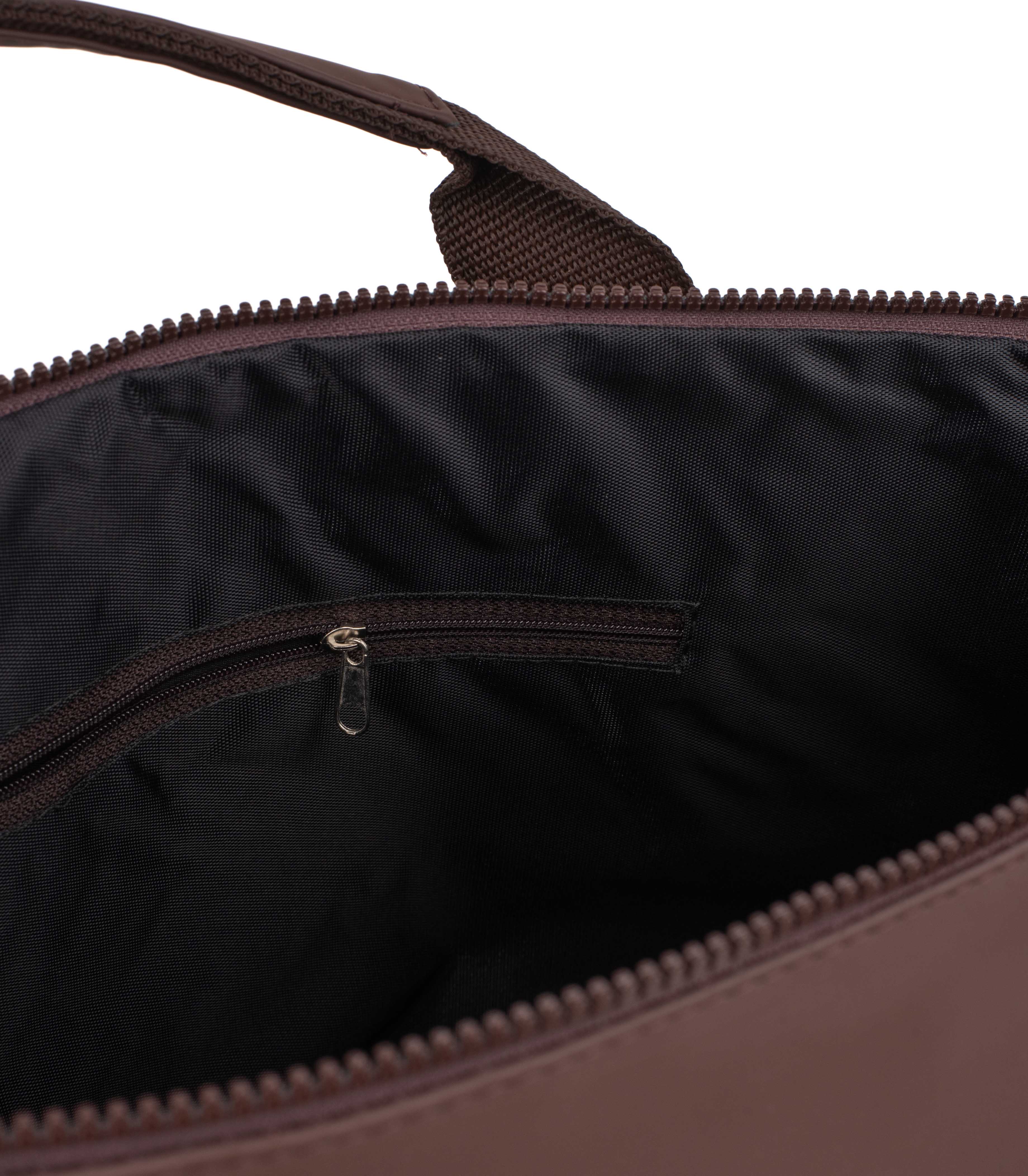 Maxi bolso deportivo en simil cuero — imagen 5
